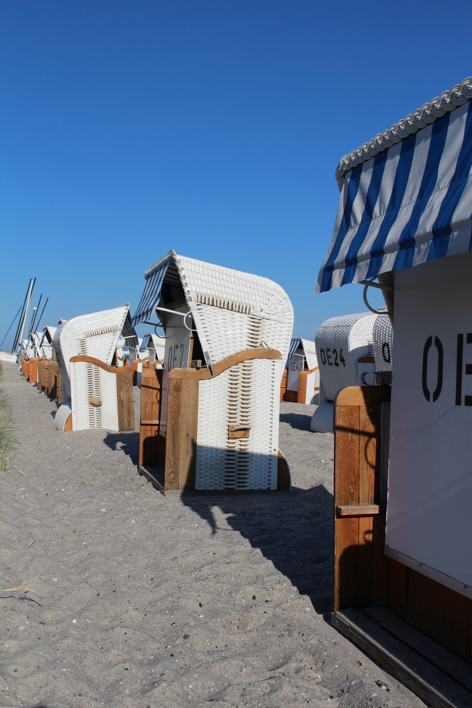 Canon EOS 700D (EOS Rebel T5i / EOS Kiss X7i) sample photo. Beach chair, vacations, beach photography