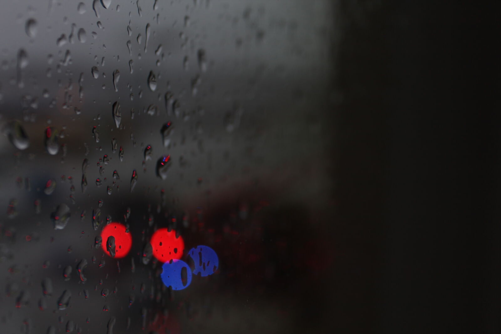 Canon EOS 1300D (EOS Rebel T6 / EOS Kiss X80) sample photo. Blue, cloudy, drop, drop photography