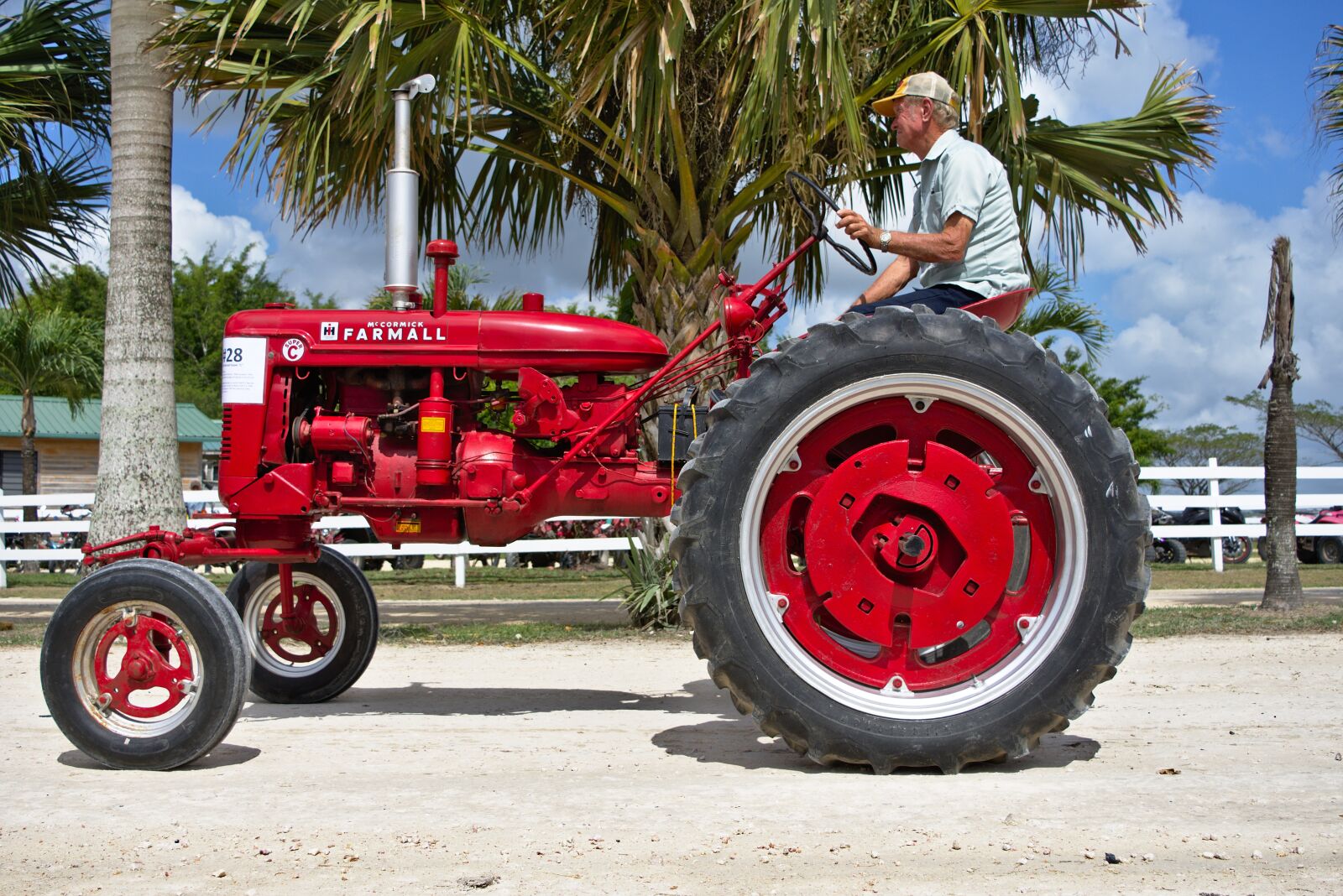 Nikon D7200 sample photo. Tractor, antique, old photography