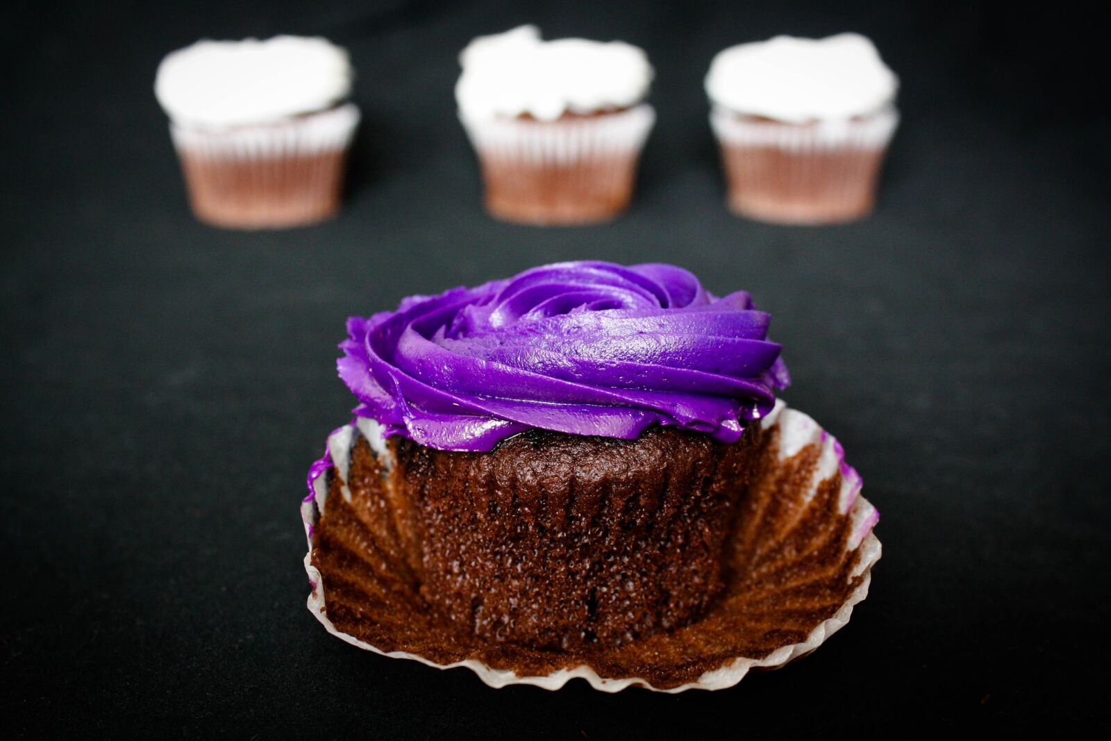 Canon EOS 1000D (EOS Digital Rebel XS / EOS Kiss F) sample photo. Cupcake, cake, dessert photography
