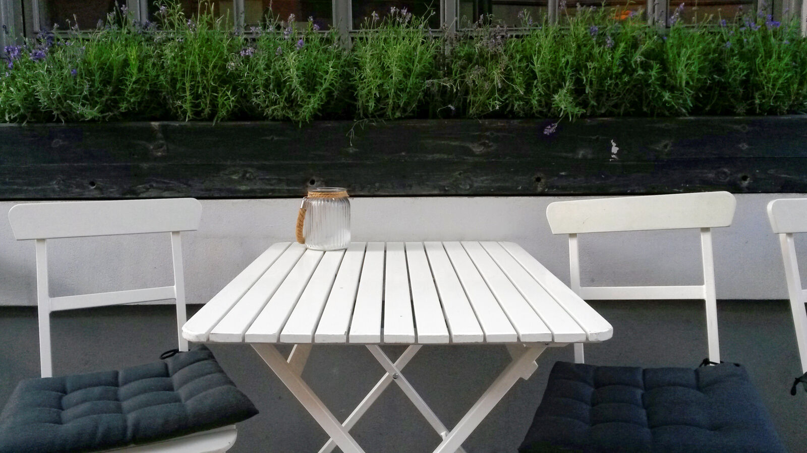 Samsung Galaxy S4 Mini sample photo. Chair, restaurant, table photography