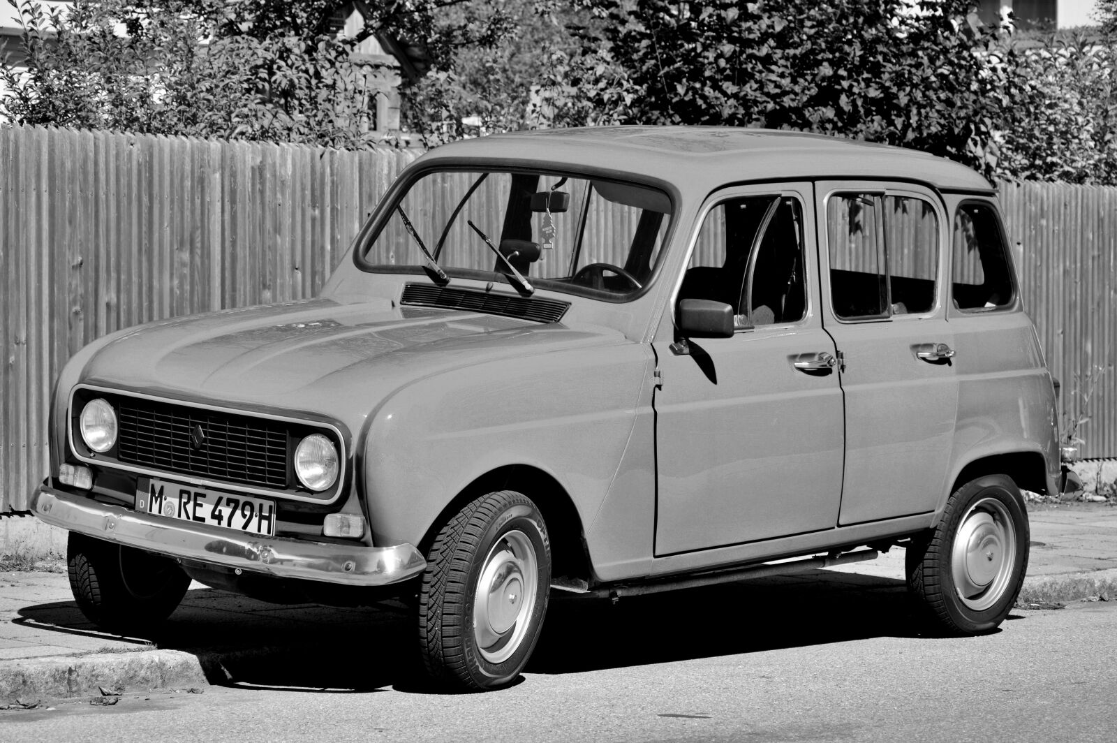 Nikon D3200 sample photo. Renault, renault r4, r4 photography