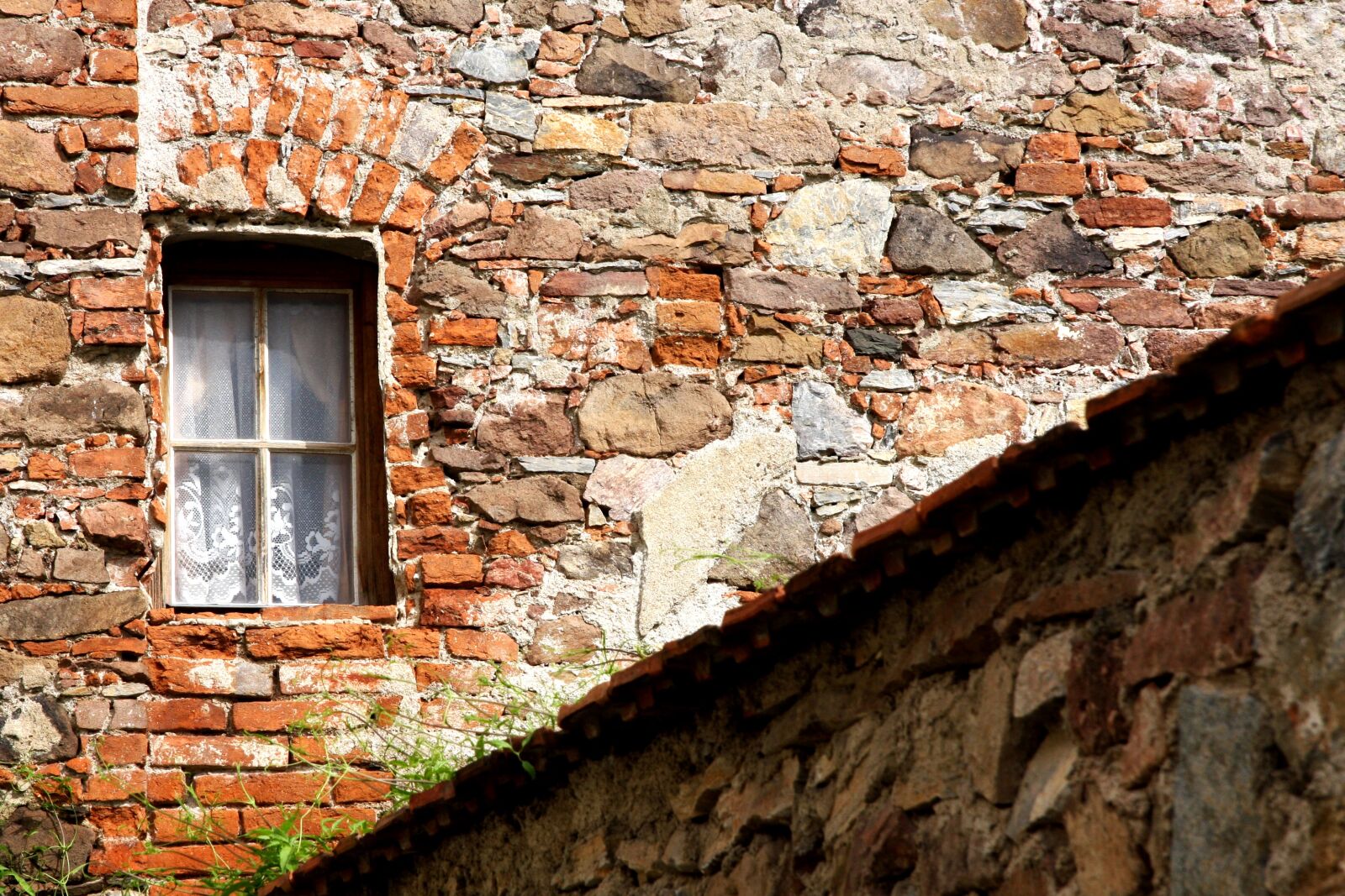 Canon EOS 40D sample photo. Old house, window, old photography