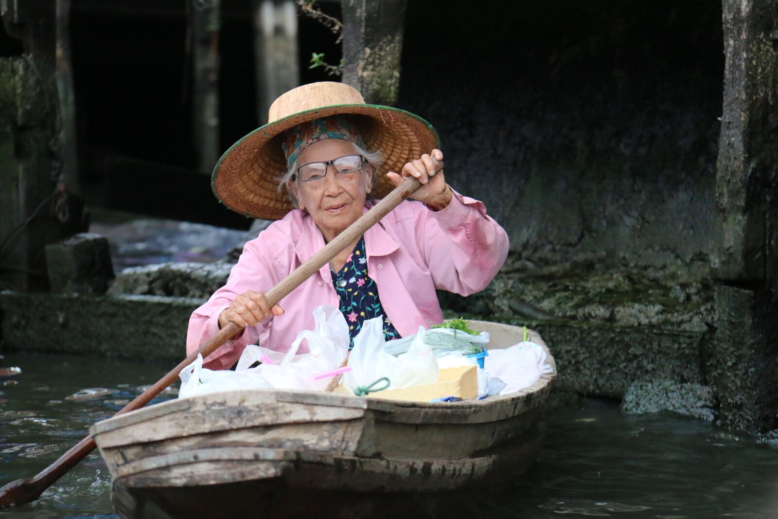 Canon EF-S 18-200mm F3.5-5.6 IS sample photo. Elderly woman, boat, vessel photography