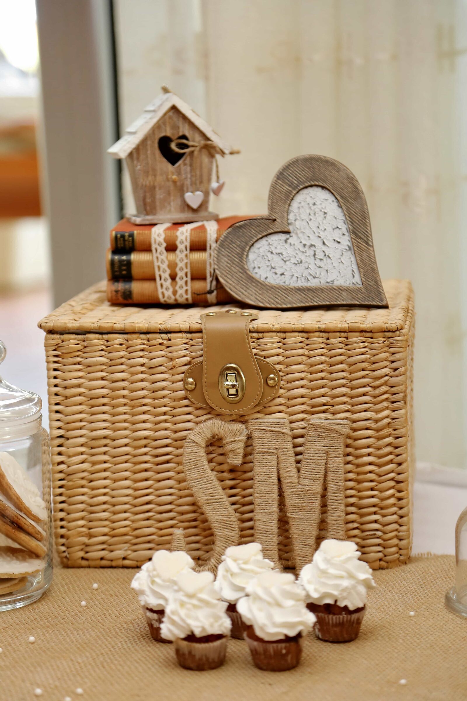 Canon EOS 6D sample photo. Books, heart, interior decoration photography