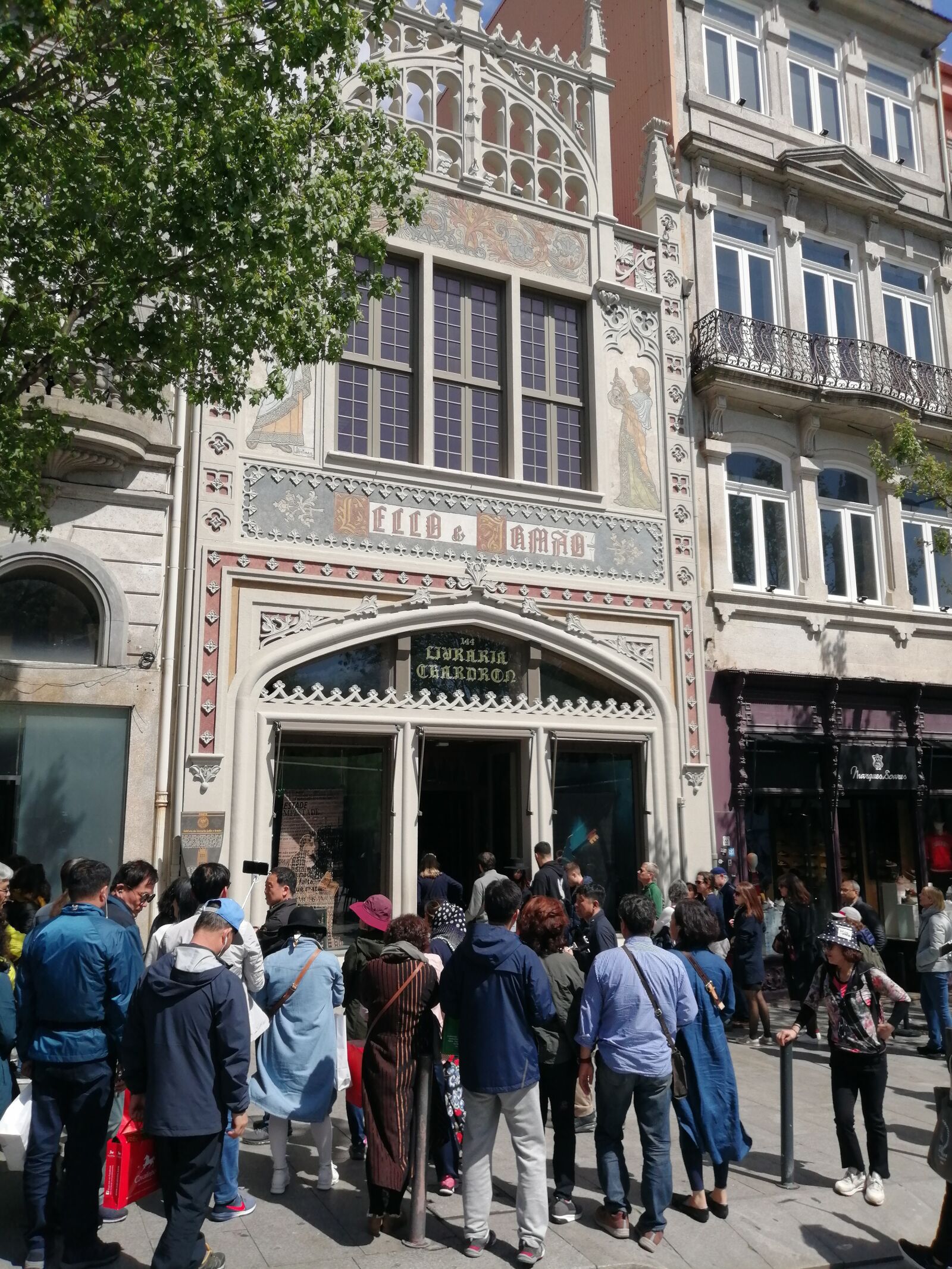 HUAWEI P SMART 2019 sample photo. Bookstore, porto, portugal photography