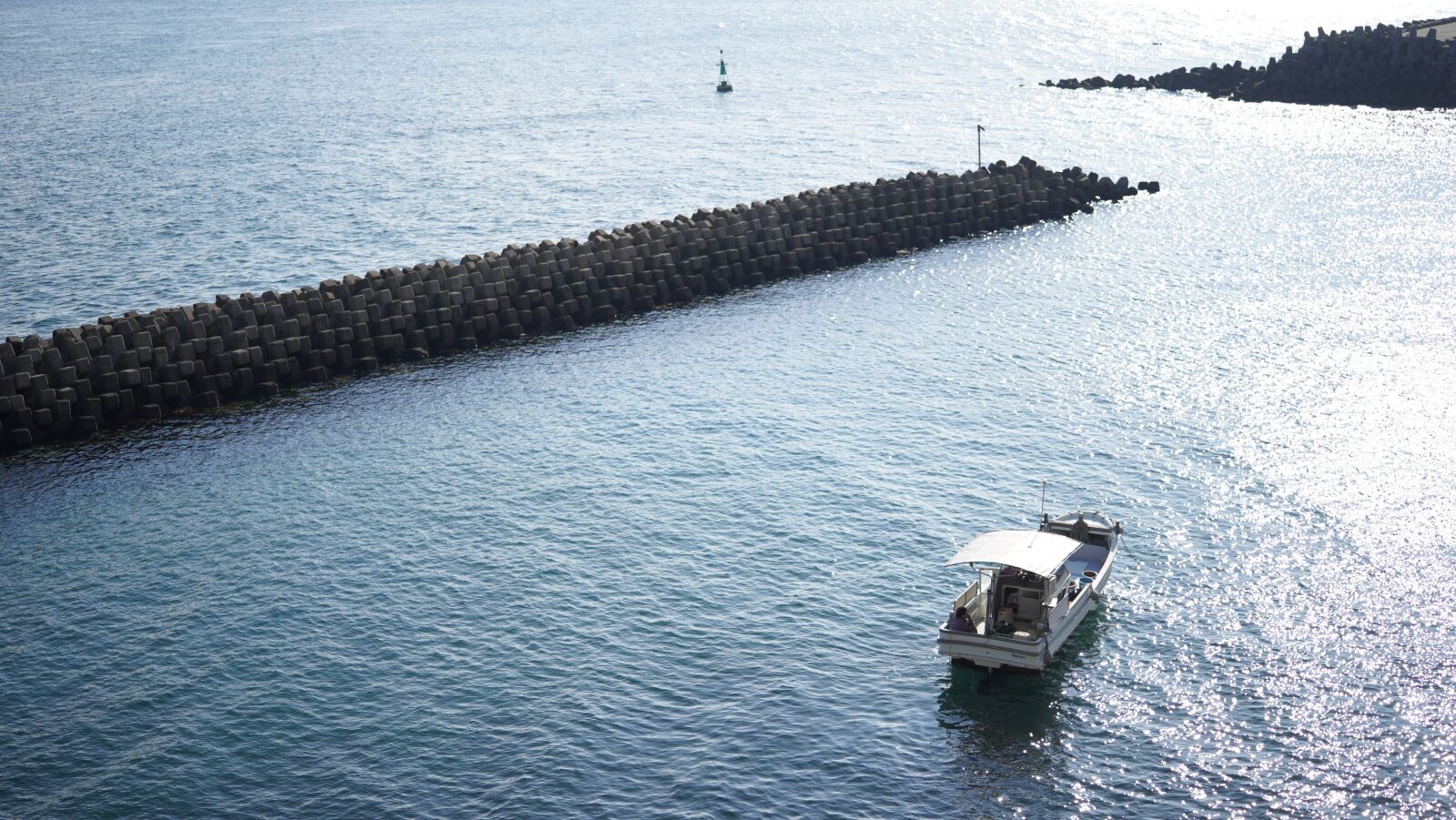 Sony Planar T* FE 50mm F1.4 ZA sample photo. Beach, ocean, ship photography