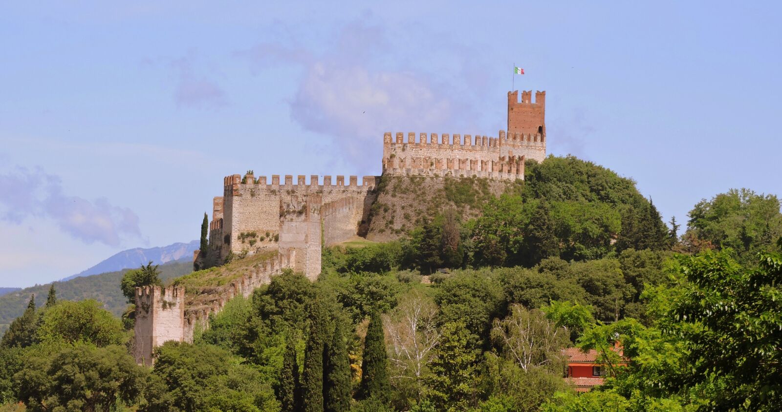 Nikon Coolpix P600 sample photo. Castle, torre, middle ages photography