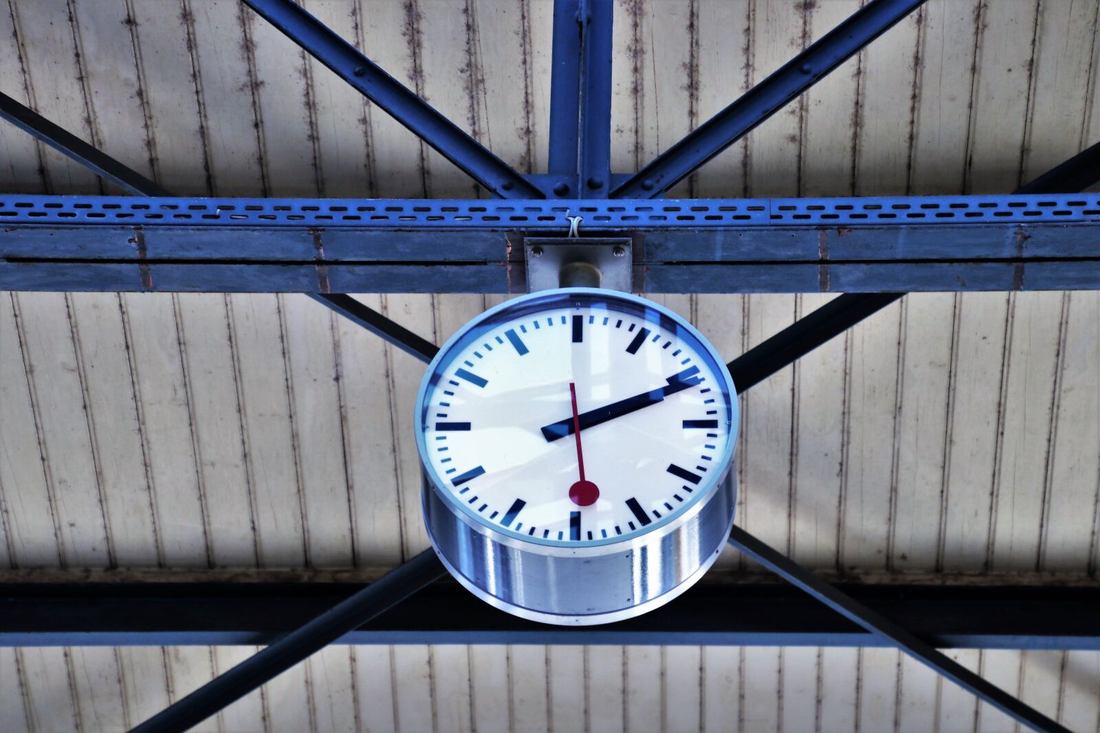 Canon EOS 80D sample photo. Railway station, clock, business photography