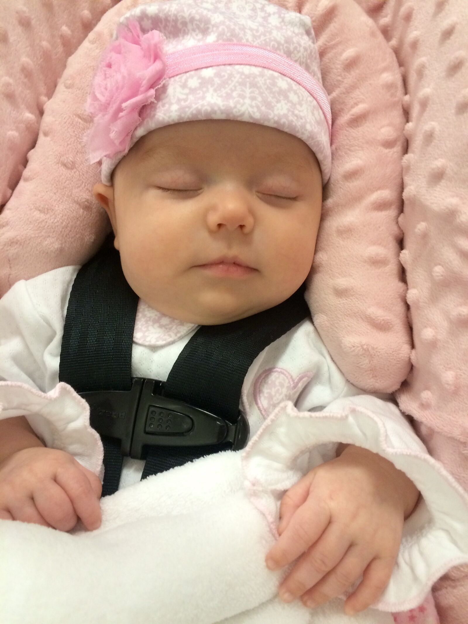 iPhone 5s back camera 4.15mm f/2.2 sample photo. Car seat, baby, asleep photography
