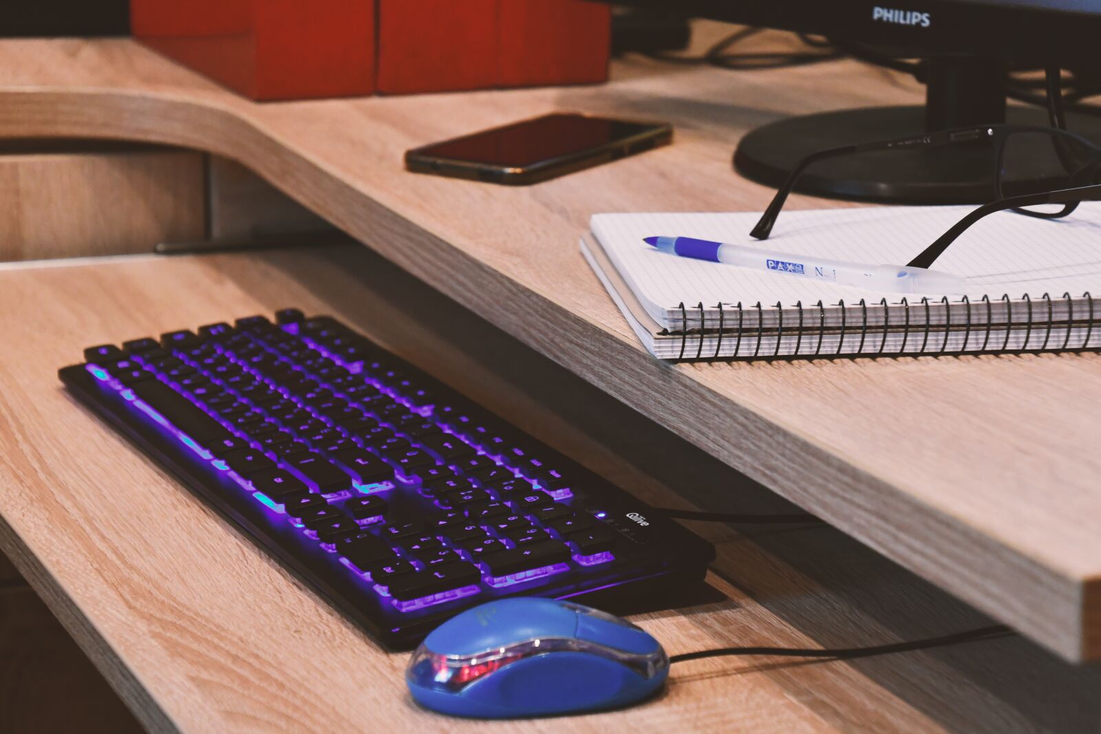 Nikon D7500 sample photo. Work, specs, keyboard photography
