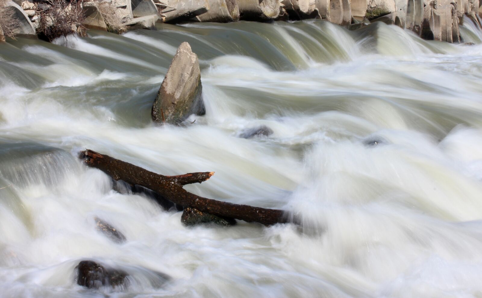 Canon EF-S 60mm F2.8 Macro USM sample photo. River, water, fast photography