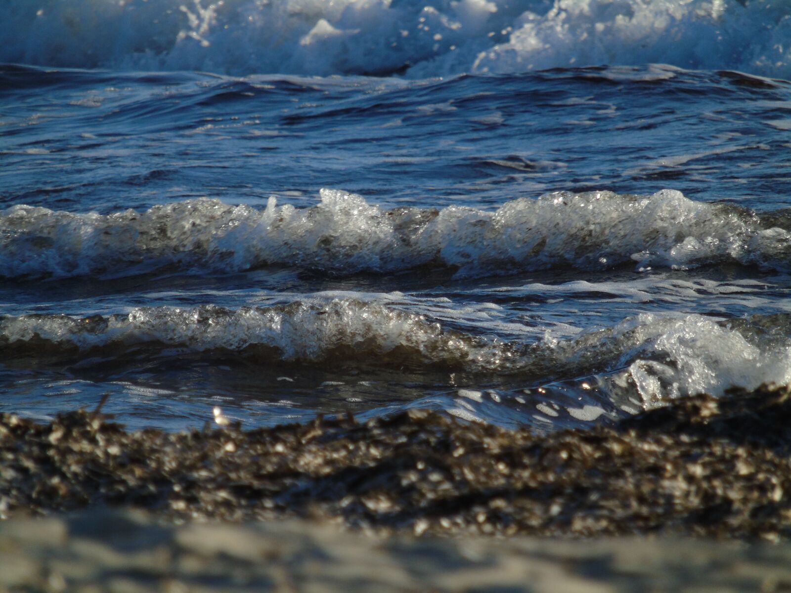 Sony Cyber-shot DSC-H400 sample photo. Sea, waves, beach photography
