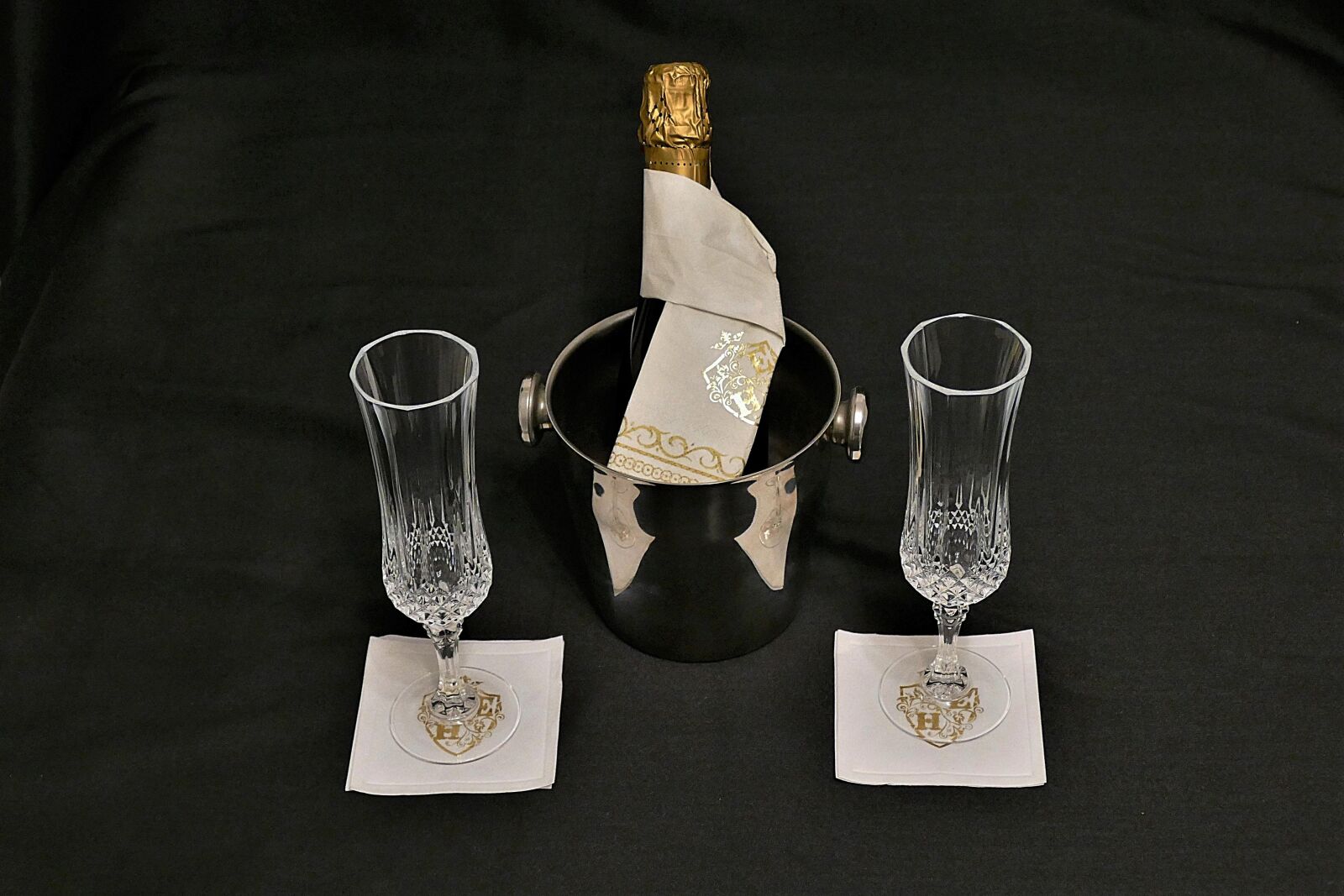 Panasonic Lumix DMC-FZ1000 sample photo. Champagne, glasses, champagne cooler photography