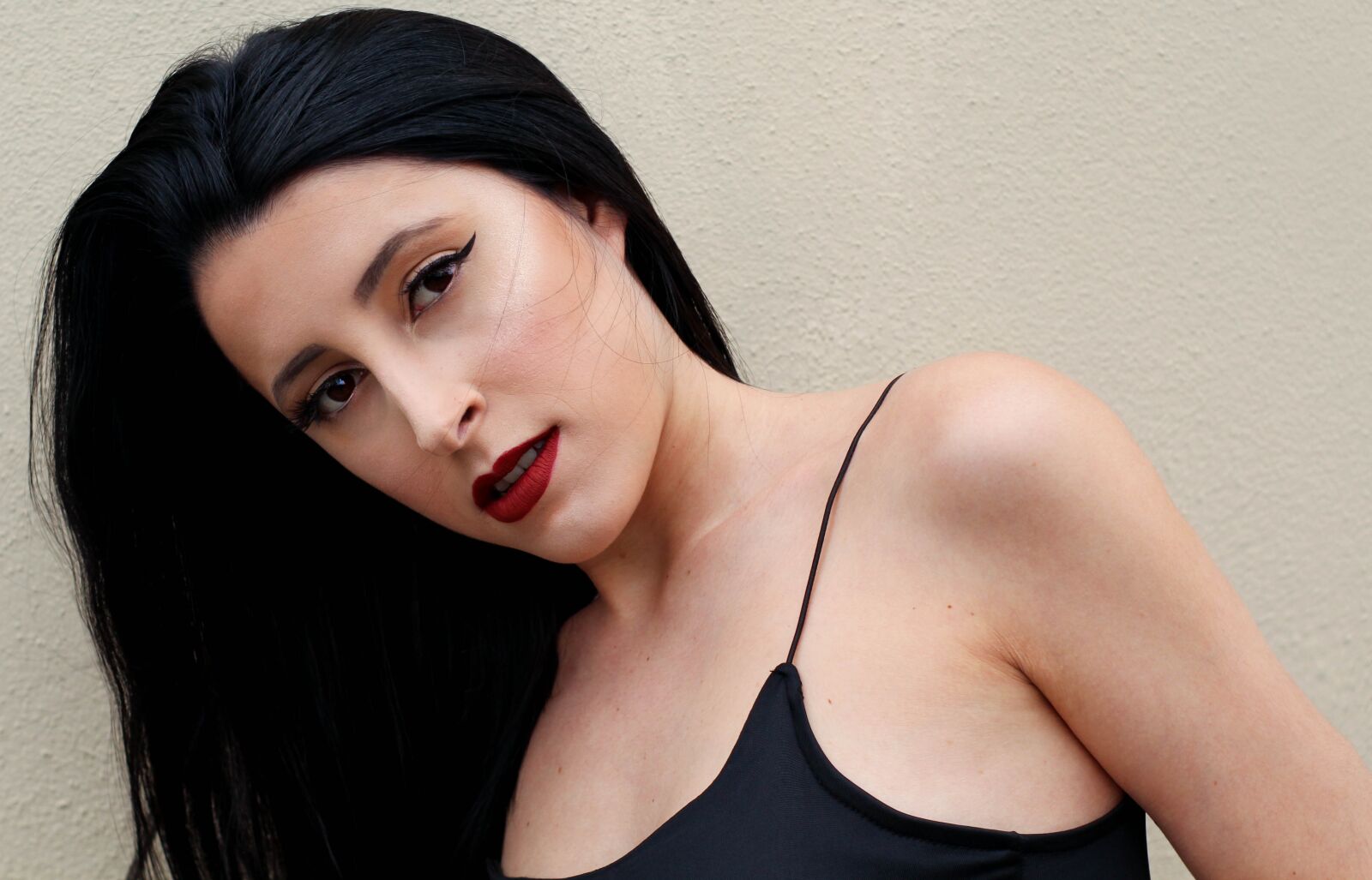 Canon EOS 1200D (EOS Rebel T5 / EOS Kiss X70 / EOS Hi) sample photo. Woman, make up, trick photography