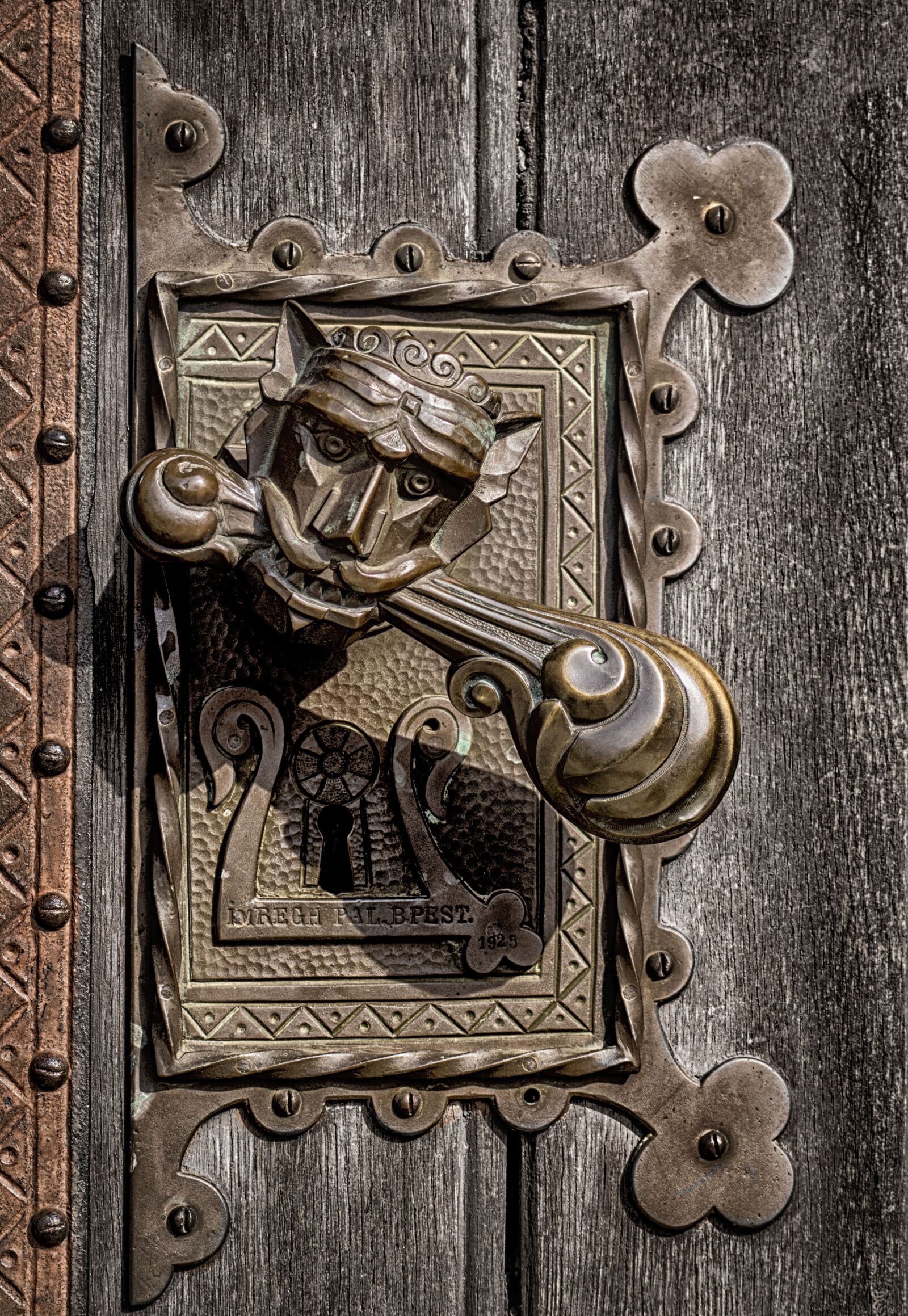 Sony SLT-A58 sample photo. Handle, nearby, door photography