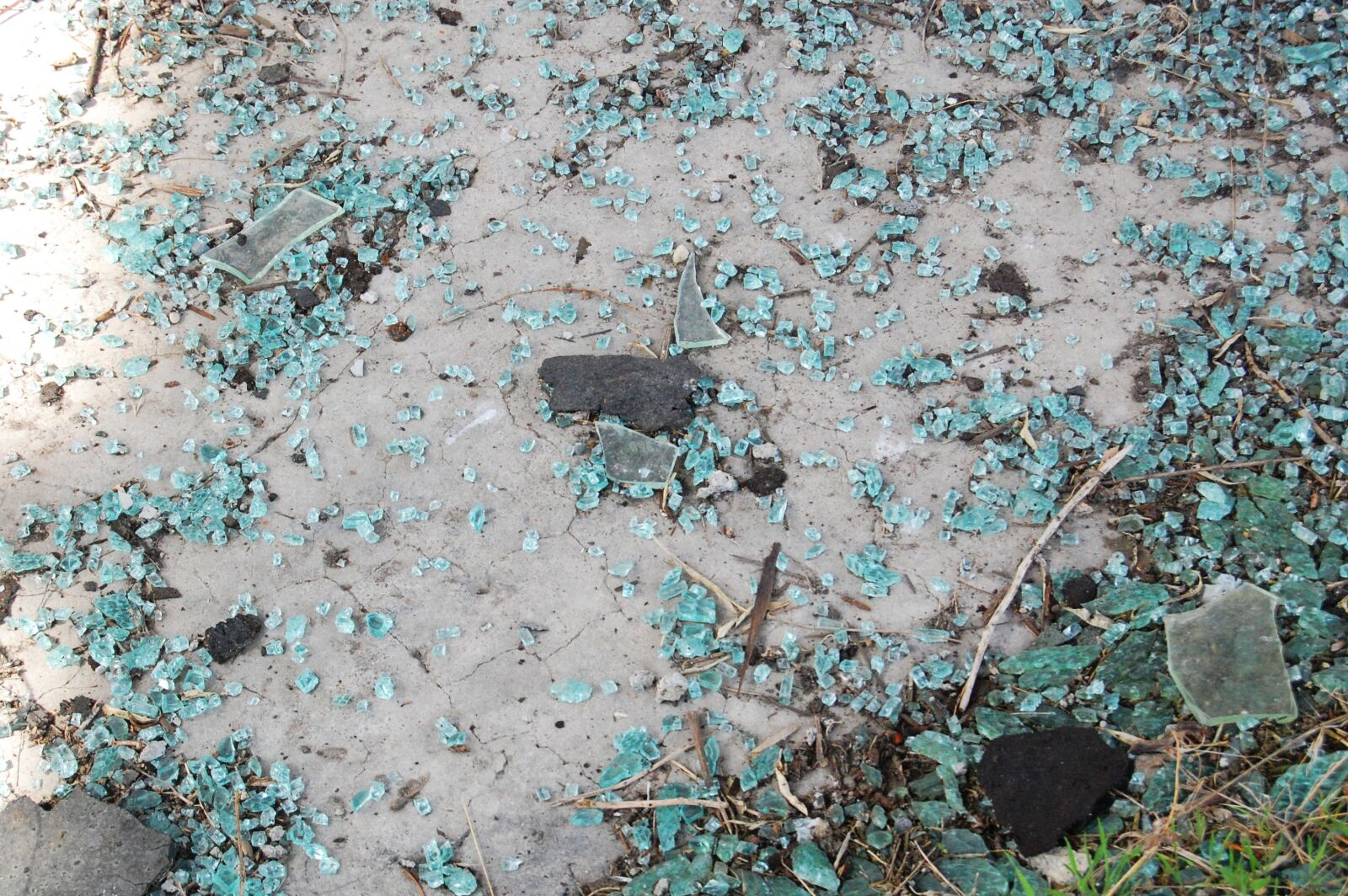 Nikon D40 sample photo. Broken glass, debris, glass photography