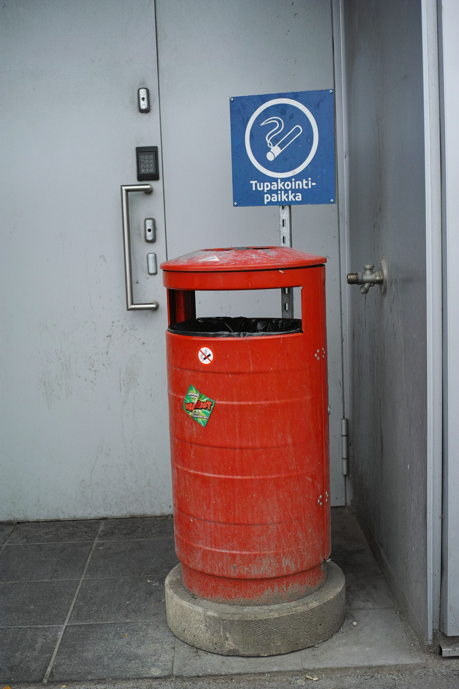 Sigma 30mm F2.8 sample photo. Trashcan with diffused light photography