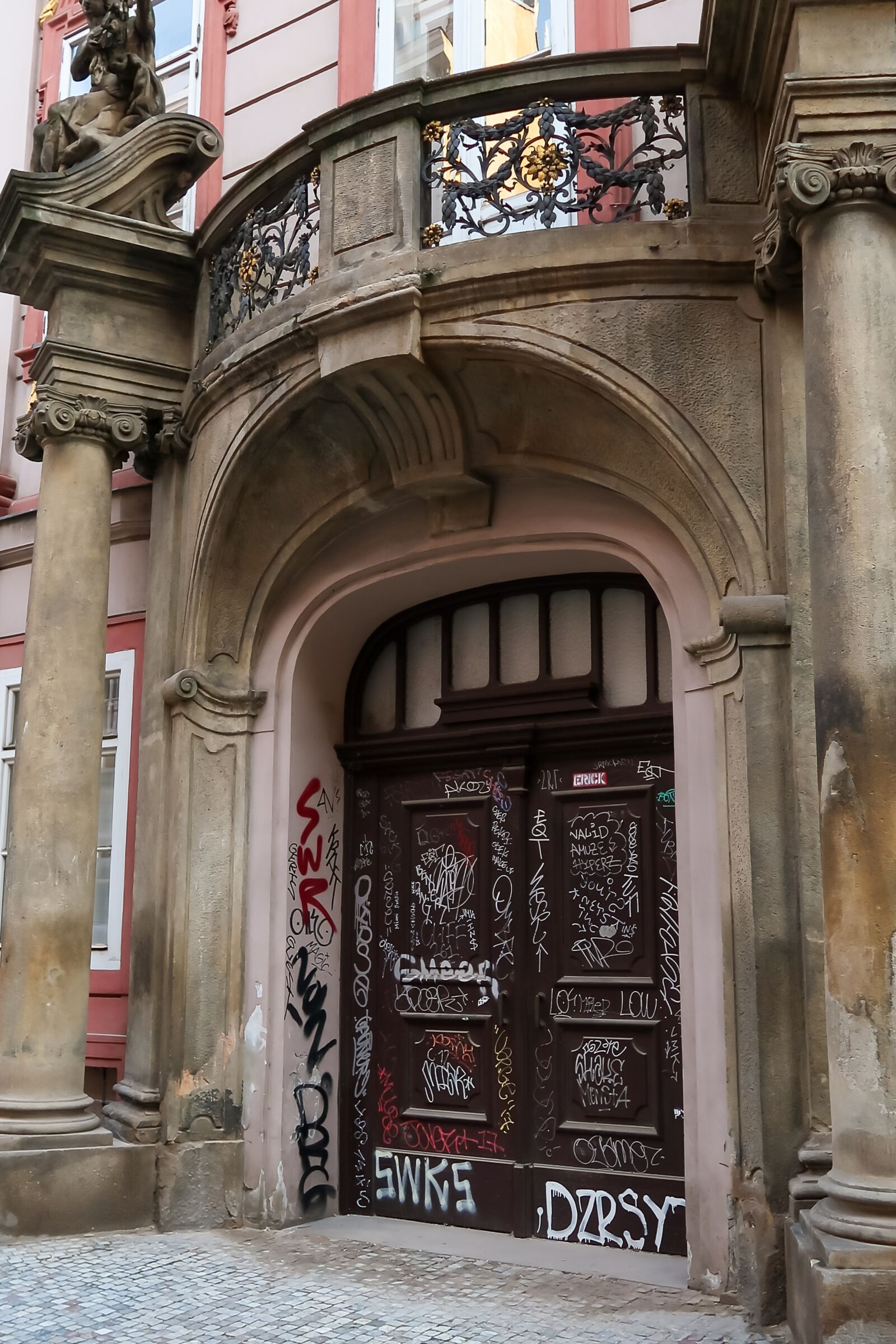 Canon PowerShot G7 X Mark II sample photo. Baroque, gothic door, doorway photography