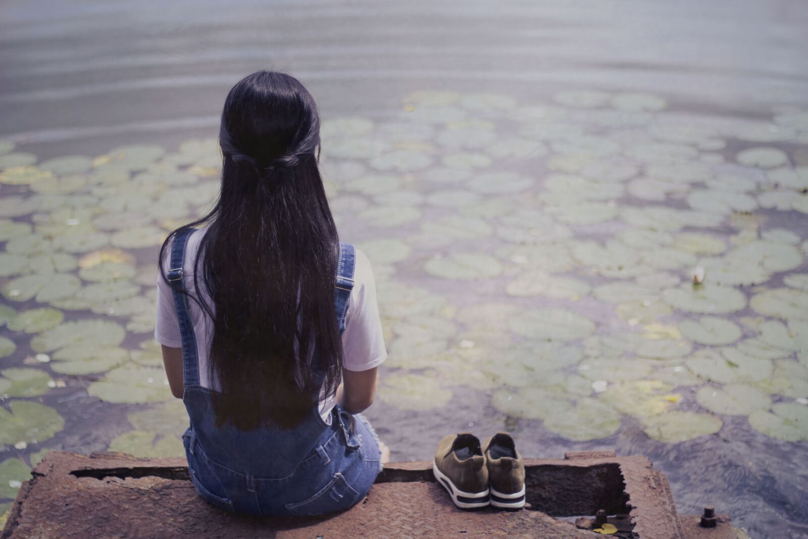 Canon EOS 60D + Canon EF 50mm F1.8 II sample photo. So sad, water, a photography