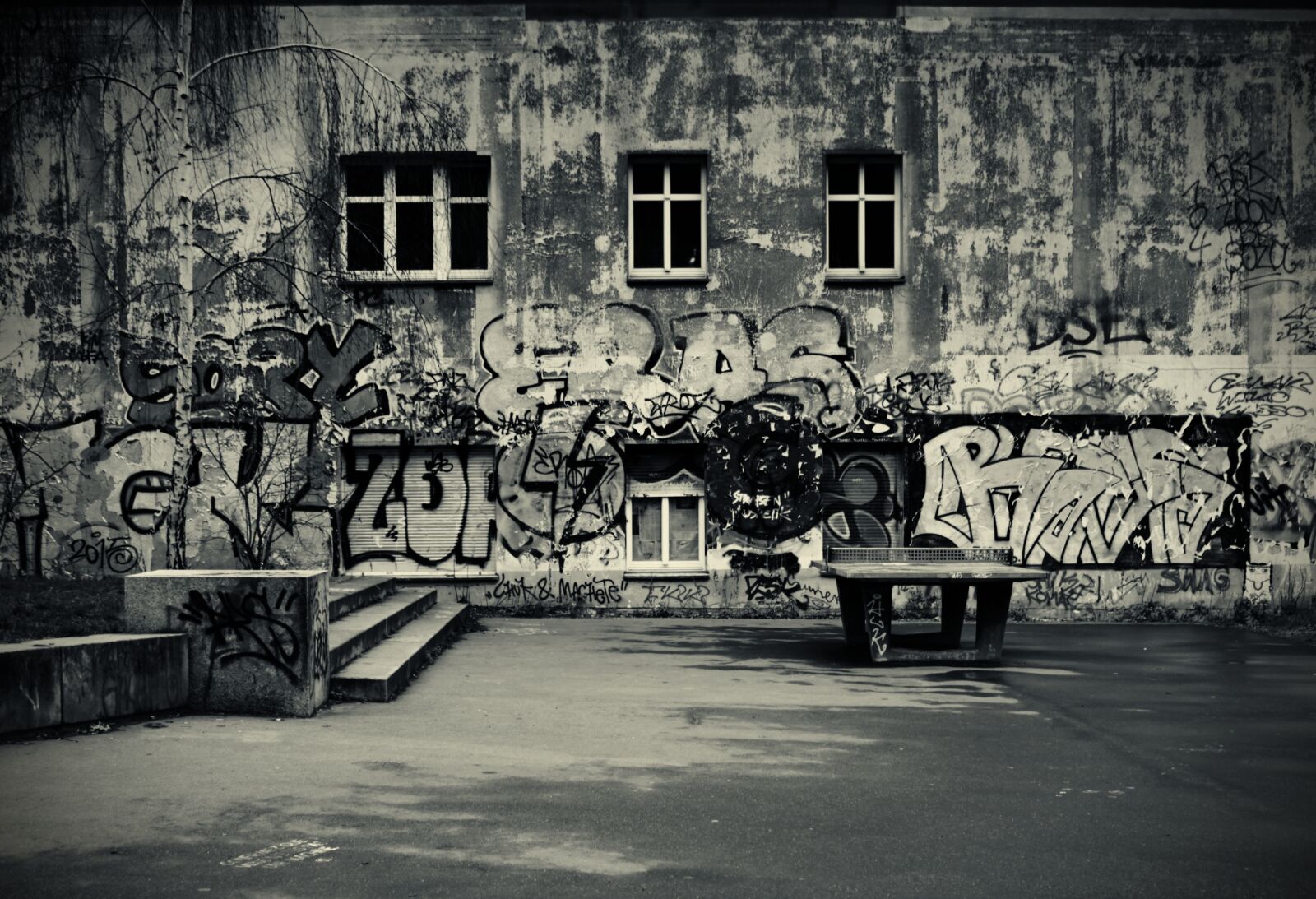 Canon EOS 600D (Rebel EOS T3i / EOS Kiss X5) sample photo. Berlin, graffiti, field photography
