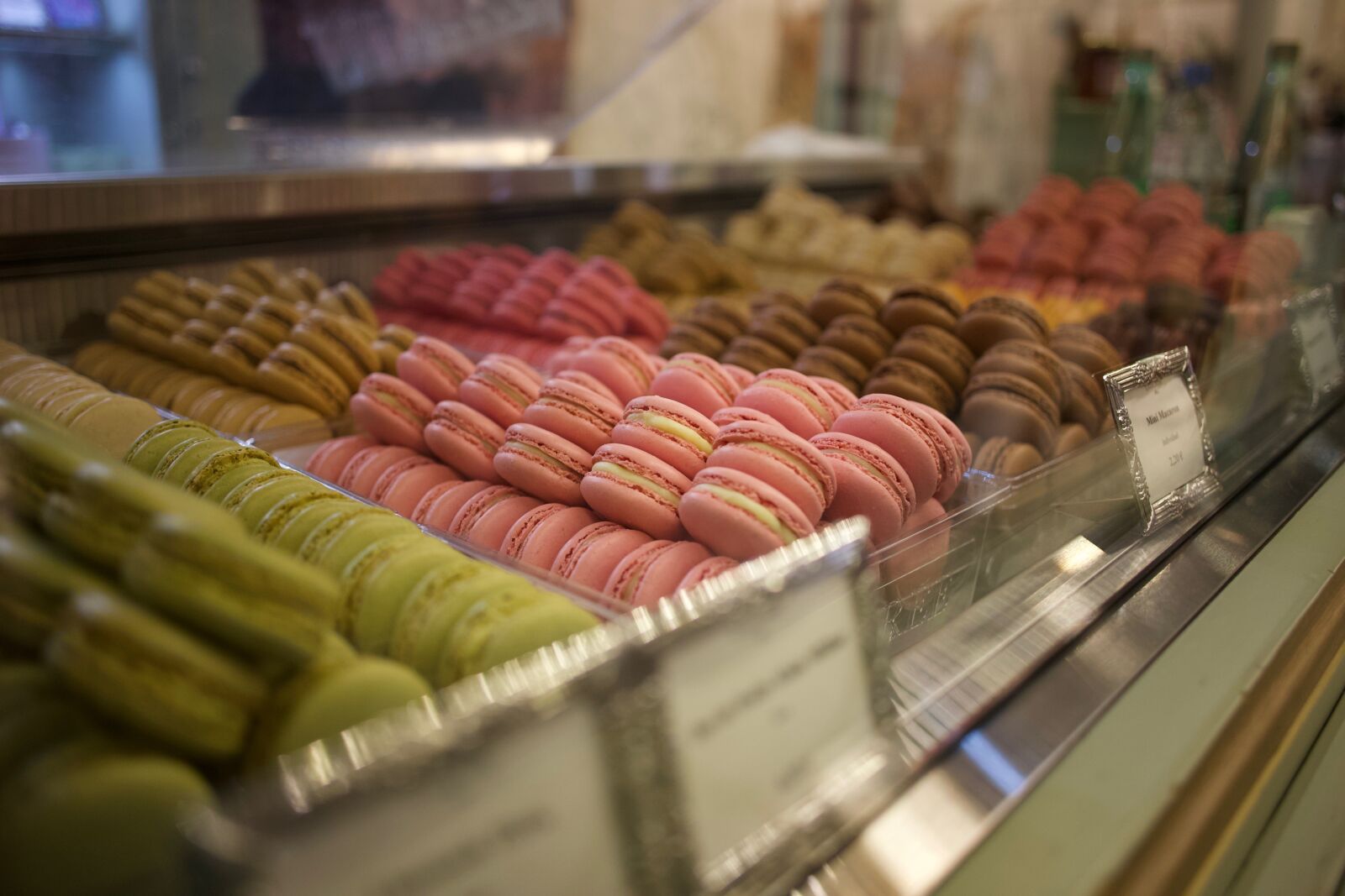 Canon EF 28mm F2.8 IS USM sample photo. Macarons, pastry, macaroons photography