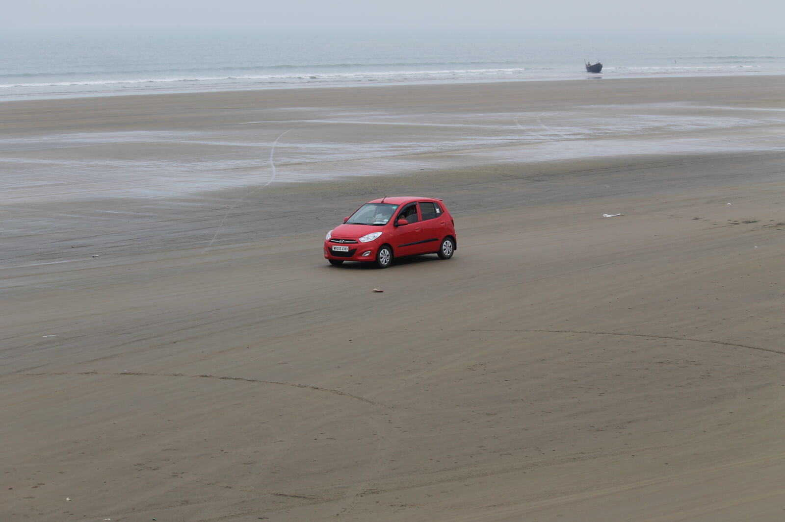 Canon EF-S 55-250mm F4-5.6 IS II sample photo. Alone, beach, car photography