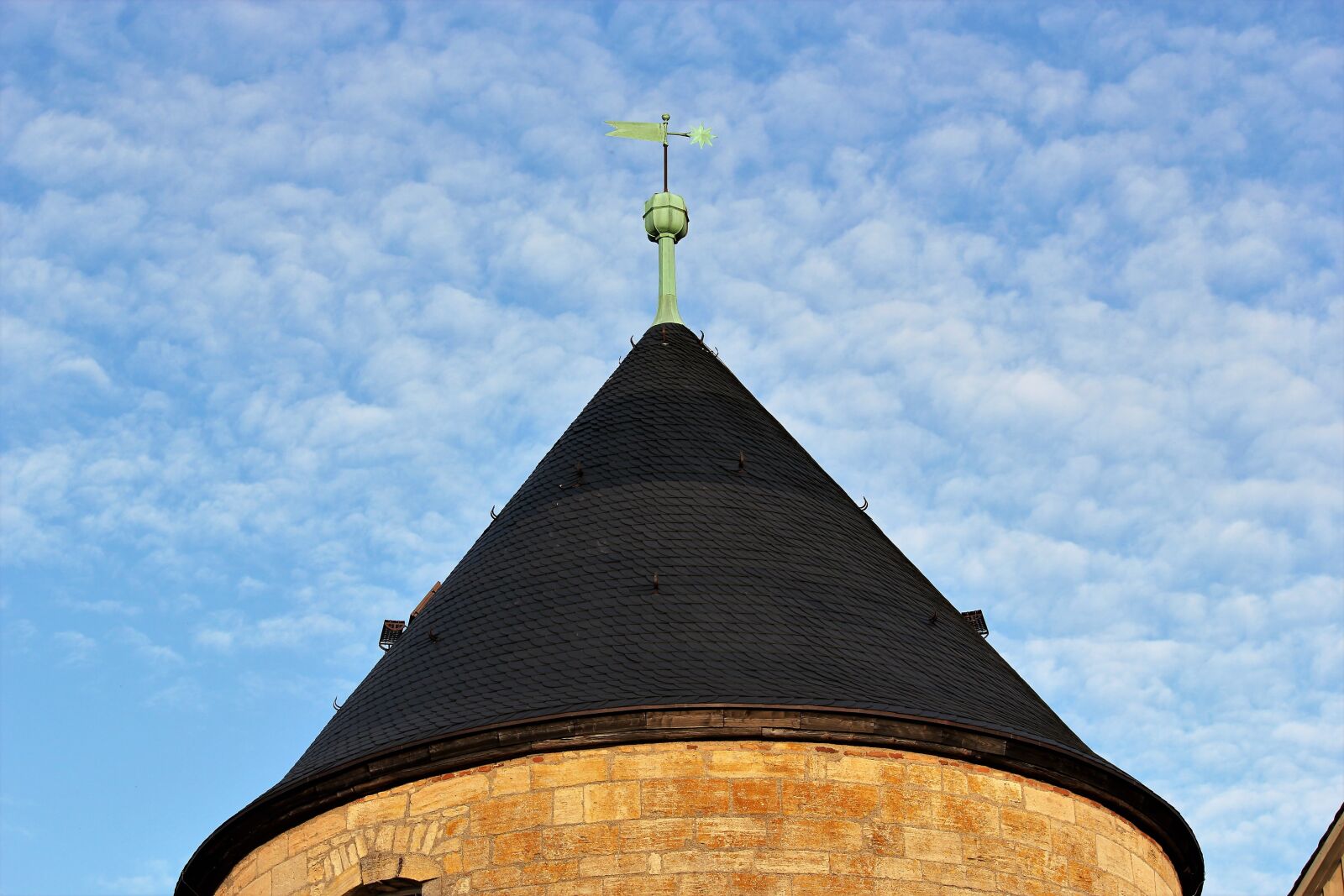 Canon EOS 550D (EOS Rebel T2i / EOS Kiss X4) sample photo. Tower, roof, weathervane photography