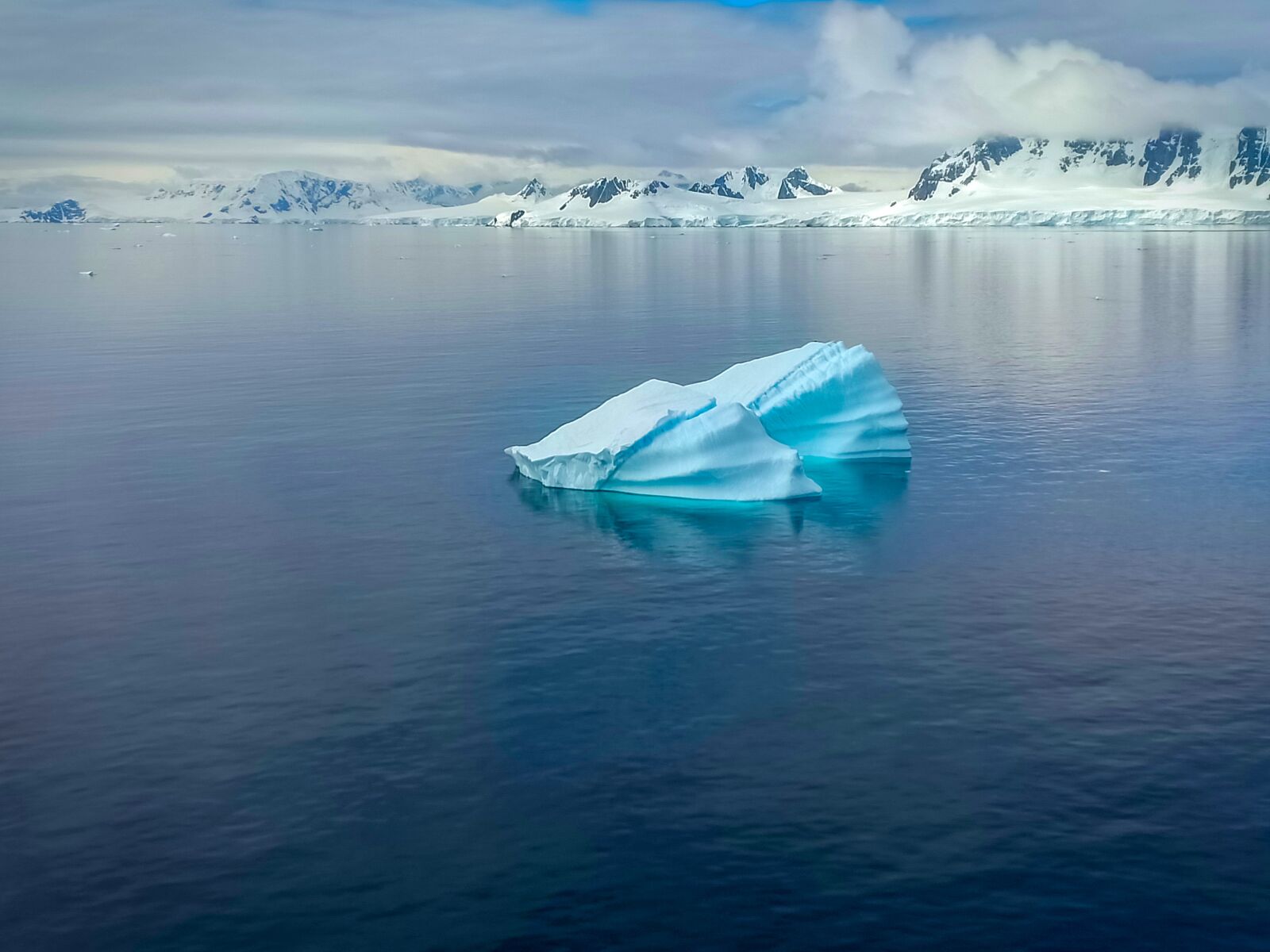 OPPO F9 PRO sample photo. Frozen, iceberg, white photography