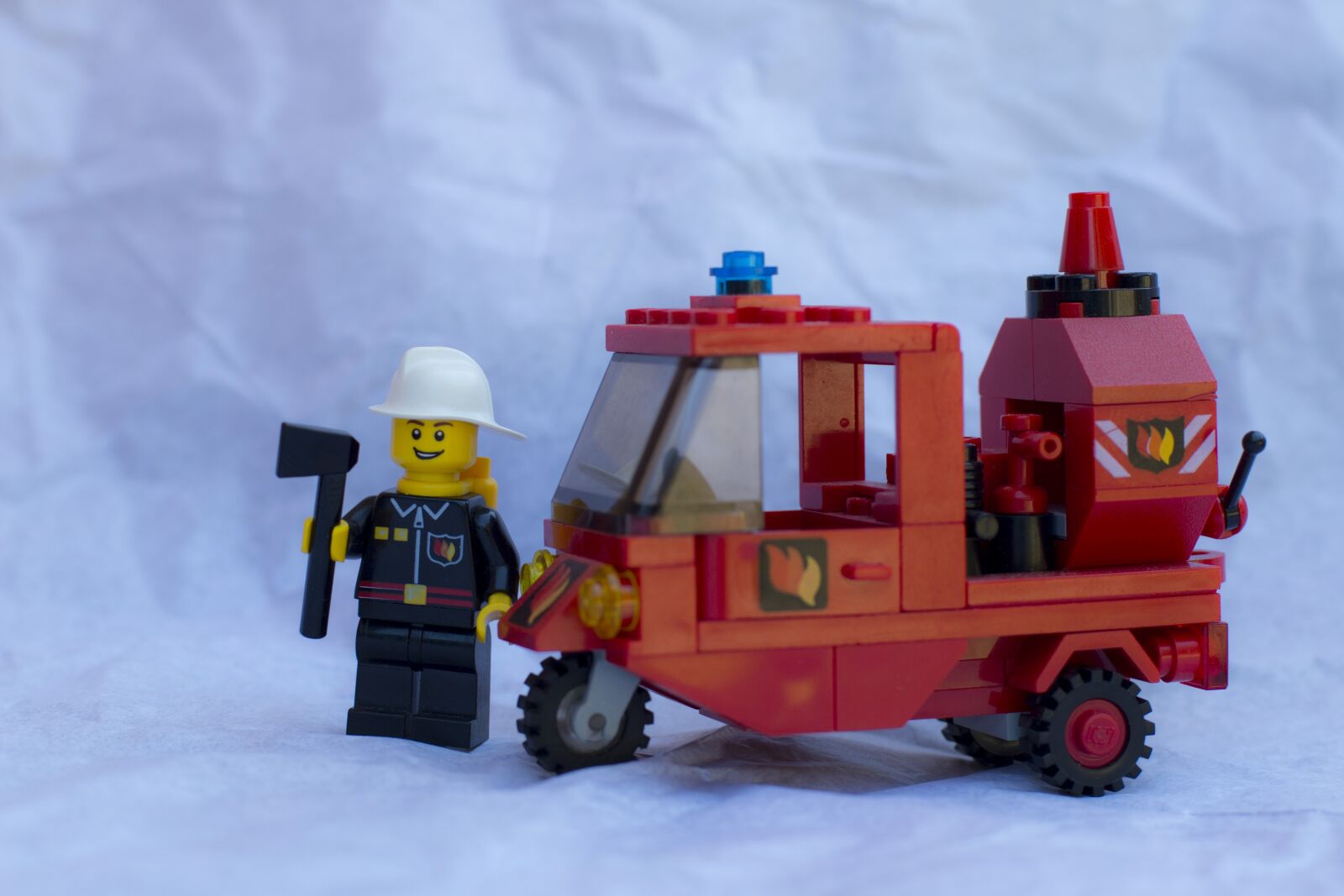 Canon EOS 70D + Canon EF 50mm F1.4 USM sample photo. Firemen, lego, fire photography