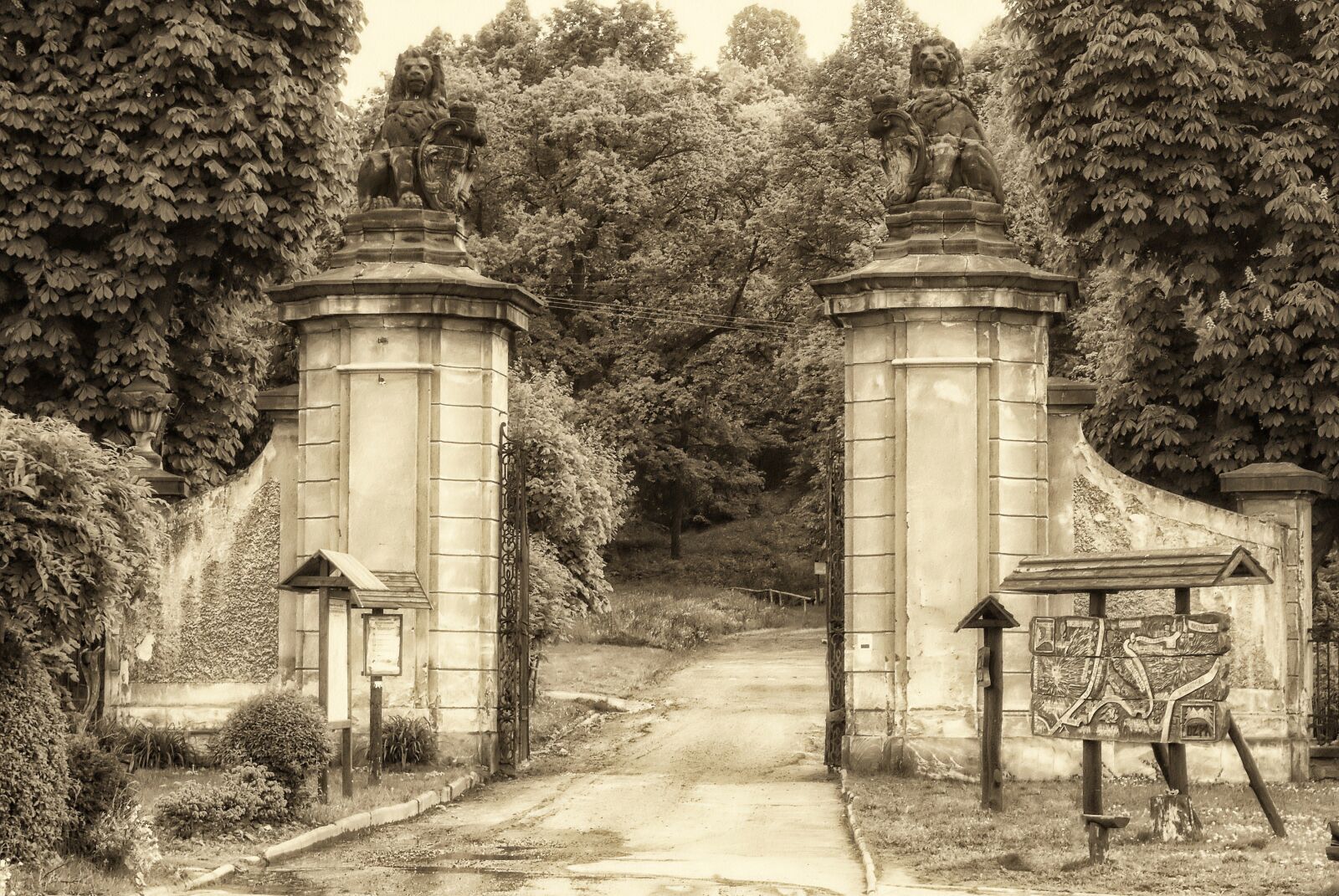 Sony Alpha DSLR-A300 sample photo. Wallpaper, old photo, gate photography