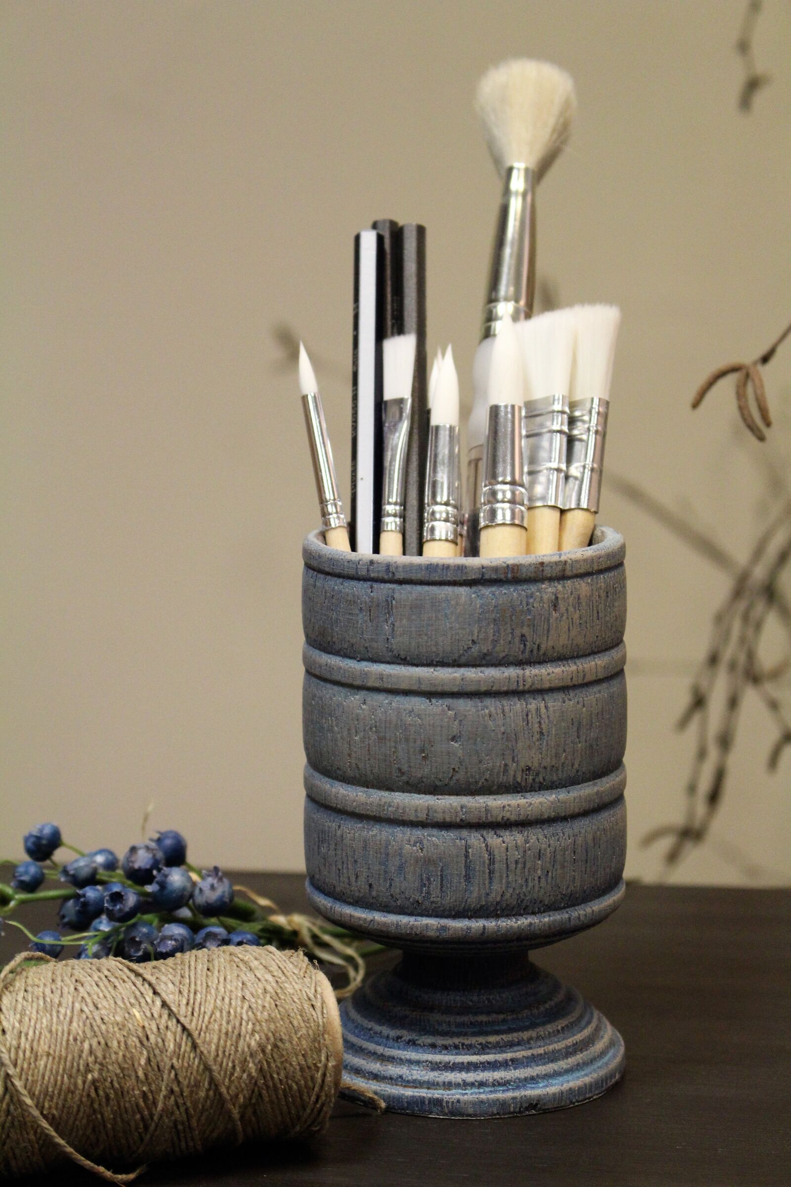 Canon EOS 700D (EOS Rebel T5i / EOS Kiss X7i) sample photo. Brushes, twine, mug photography