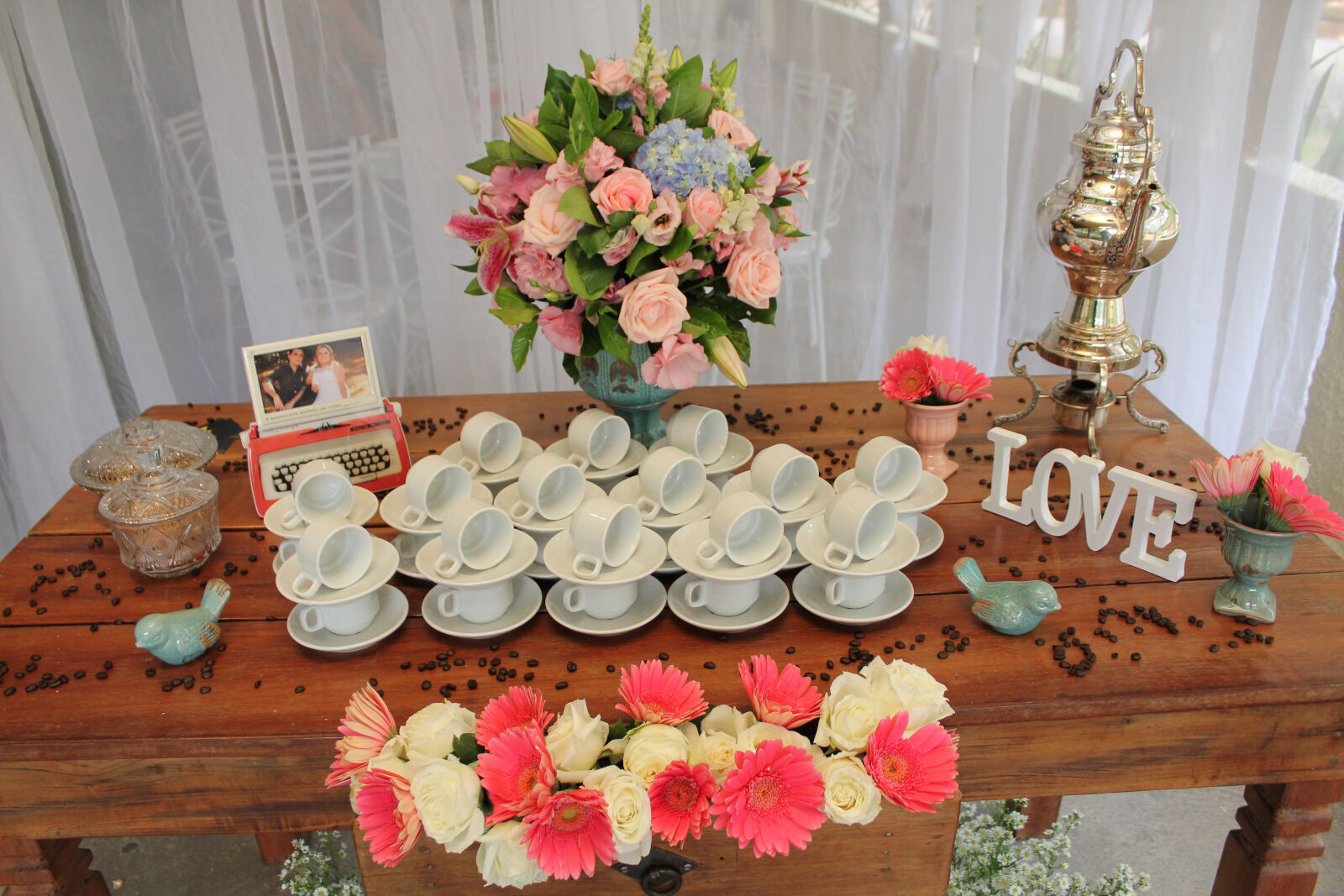 Canon EOS 550D (EOS Rebel T2i / EOS Kiss X4) sample photo. Artificial, flowers, beach, wedding photography
