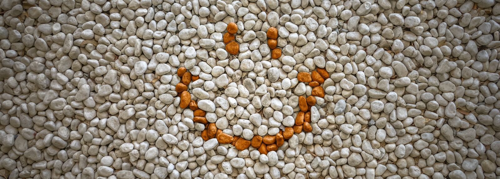Sony a7 + Sony FE 28-70mm F3.5-5.6 OSS sample photo. Smile, stone, gravel photography