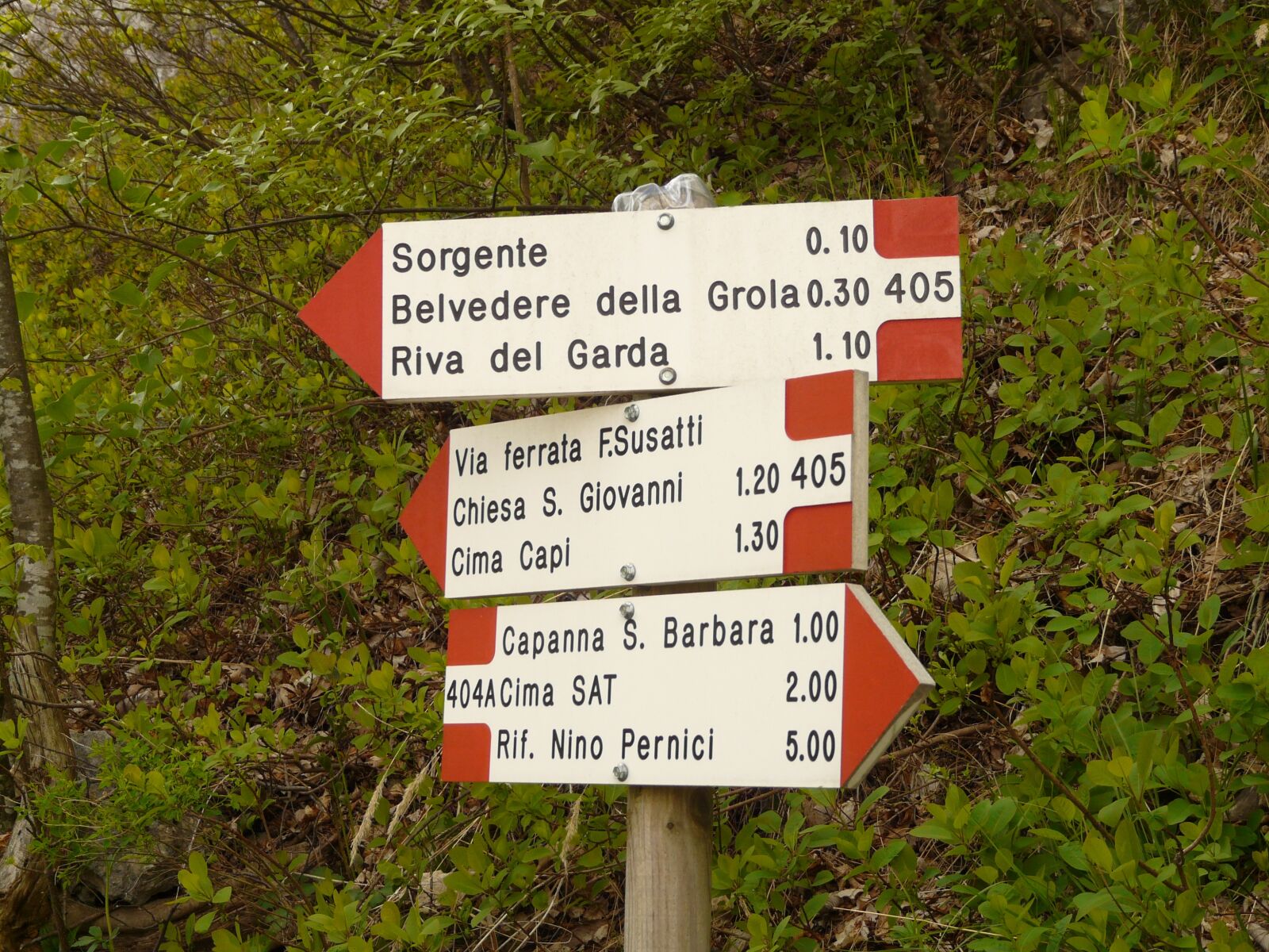 Panasonic DMC-FZ18 sample photo. Signs, signposts, directory photography
