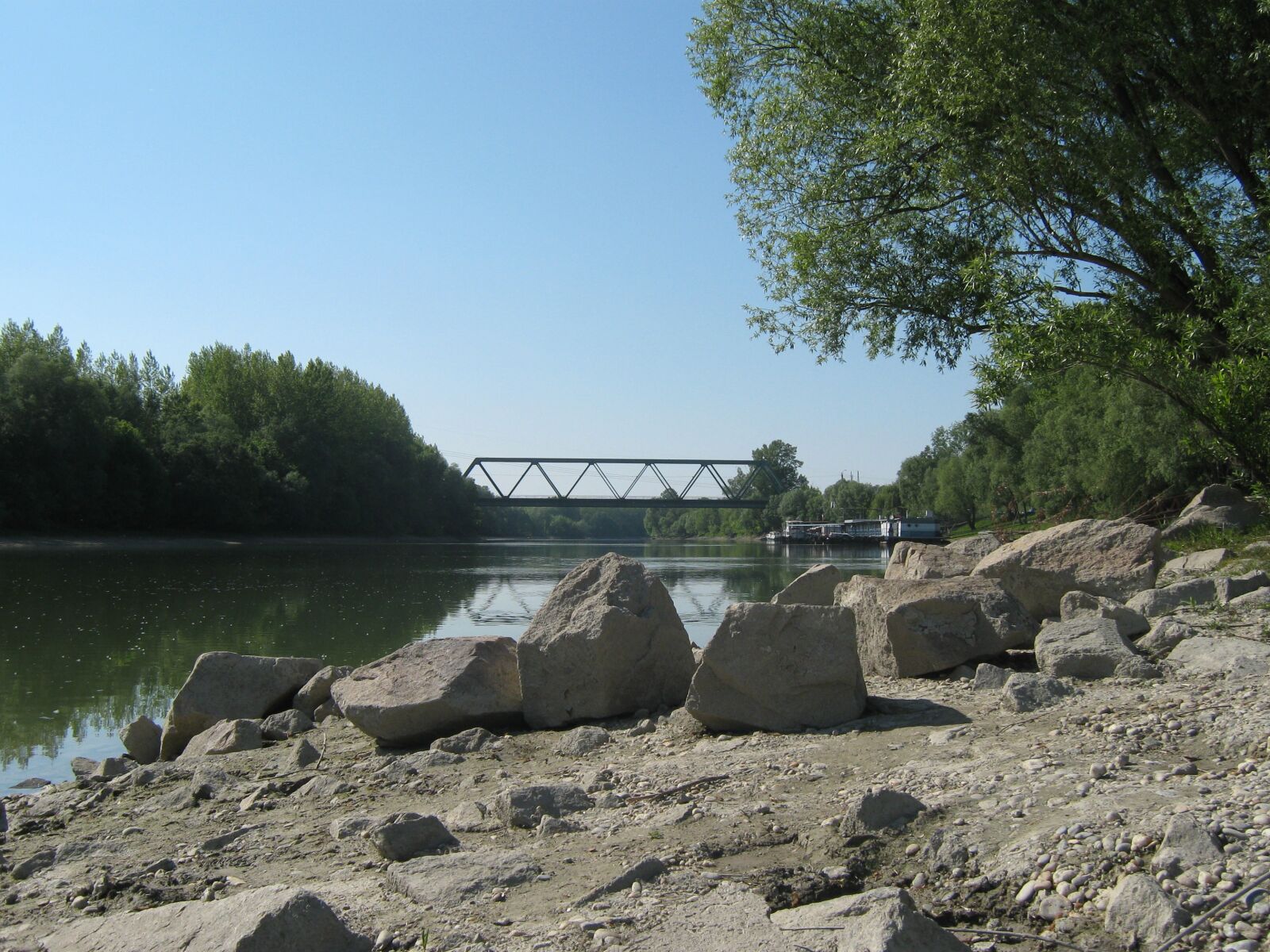 Canon PowerShot A470 sample photo. Danube, bridge, river photography