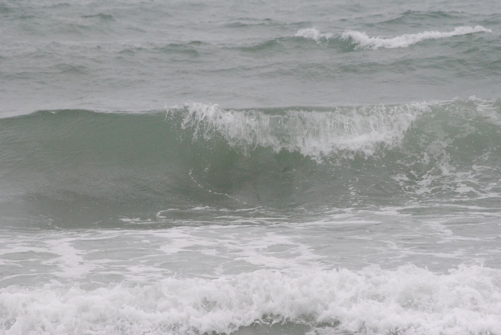 Nikon D3000 sample photo. Ocean, angry ocean, rough photography