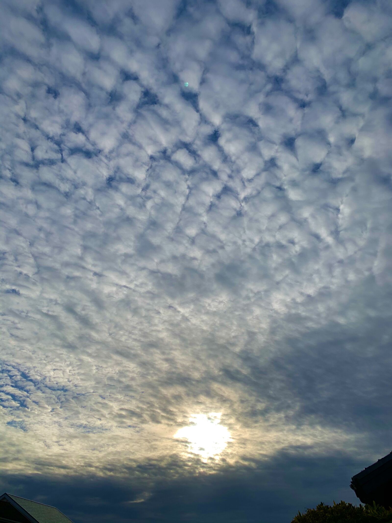 Apple iPhone XS Max sample photo. Sky, clouds, sun photography