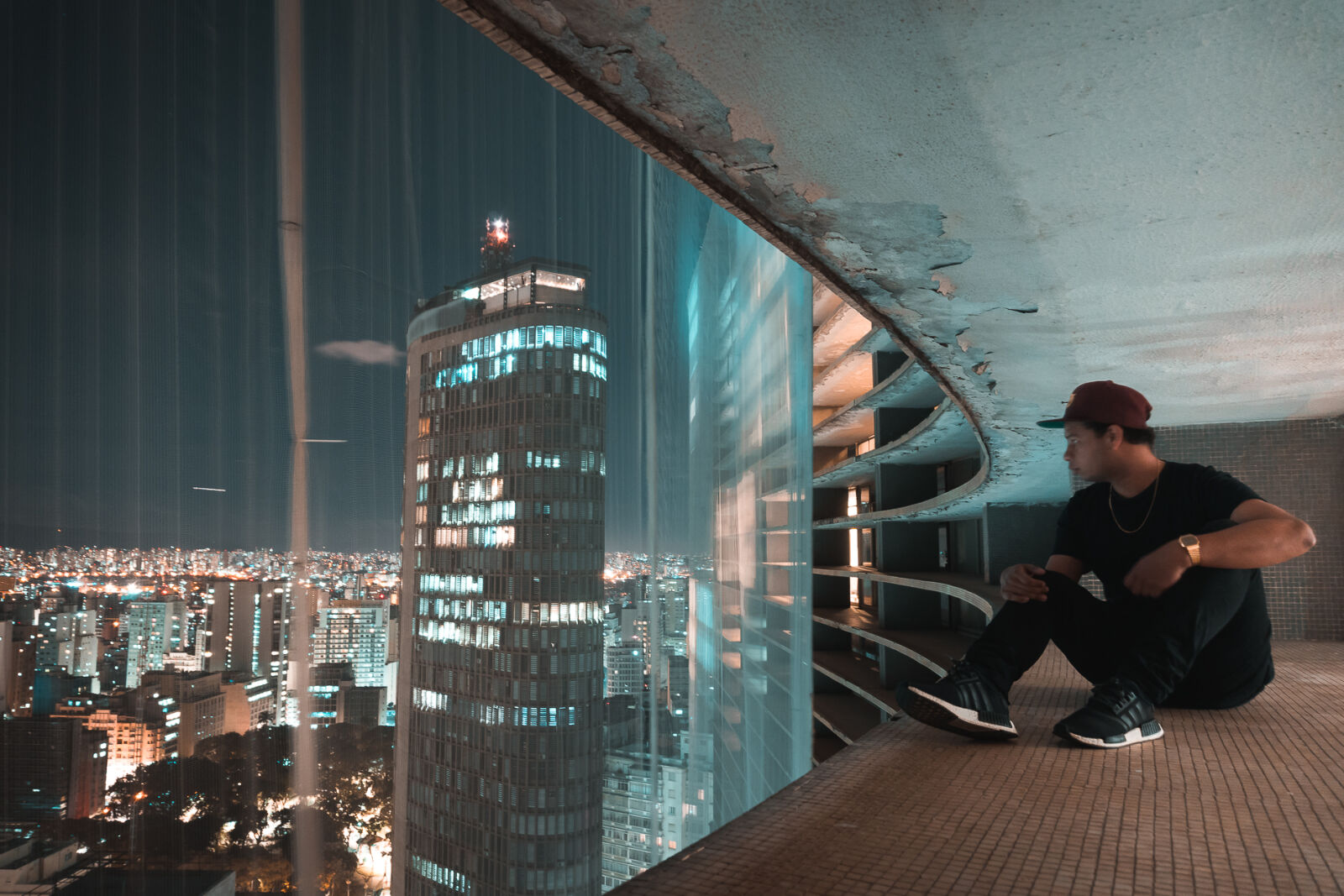 Sony a6300 sample photo. Boy, buildings, casual, city photography