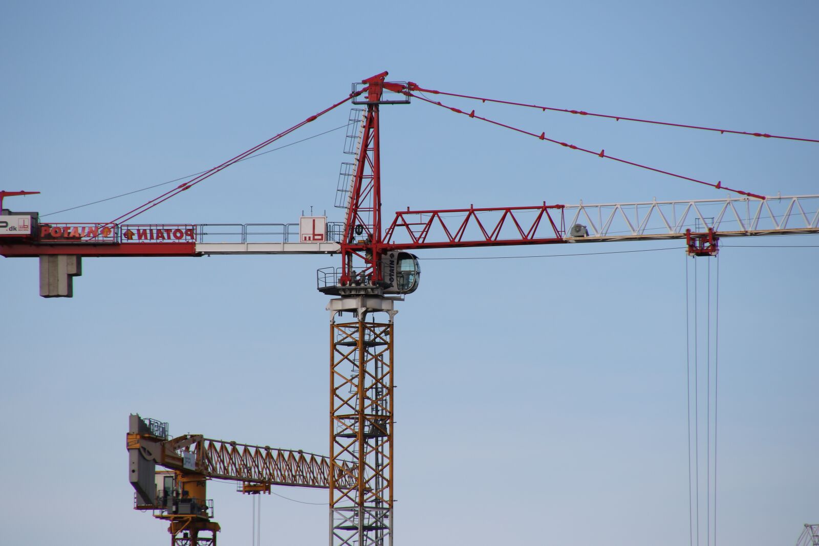 Canon EOS 7D Mark II sample photo. Crane, construction, lift photography