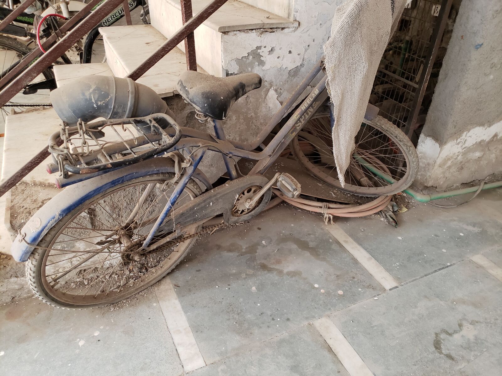 Samsung Galaxy Note9 sample photo. Dust, bike, bicycle photography