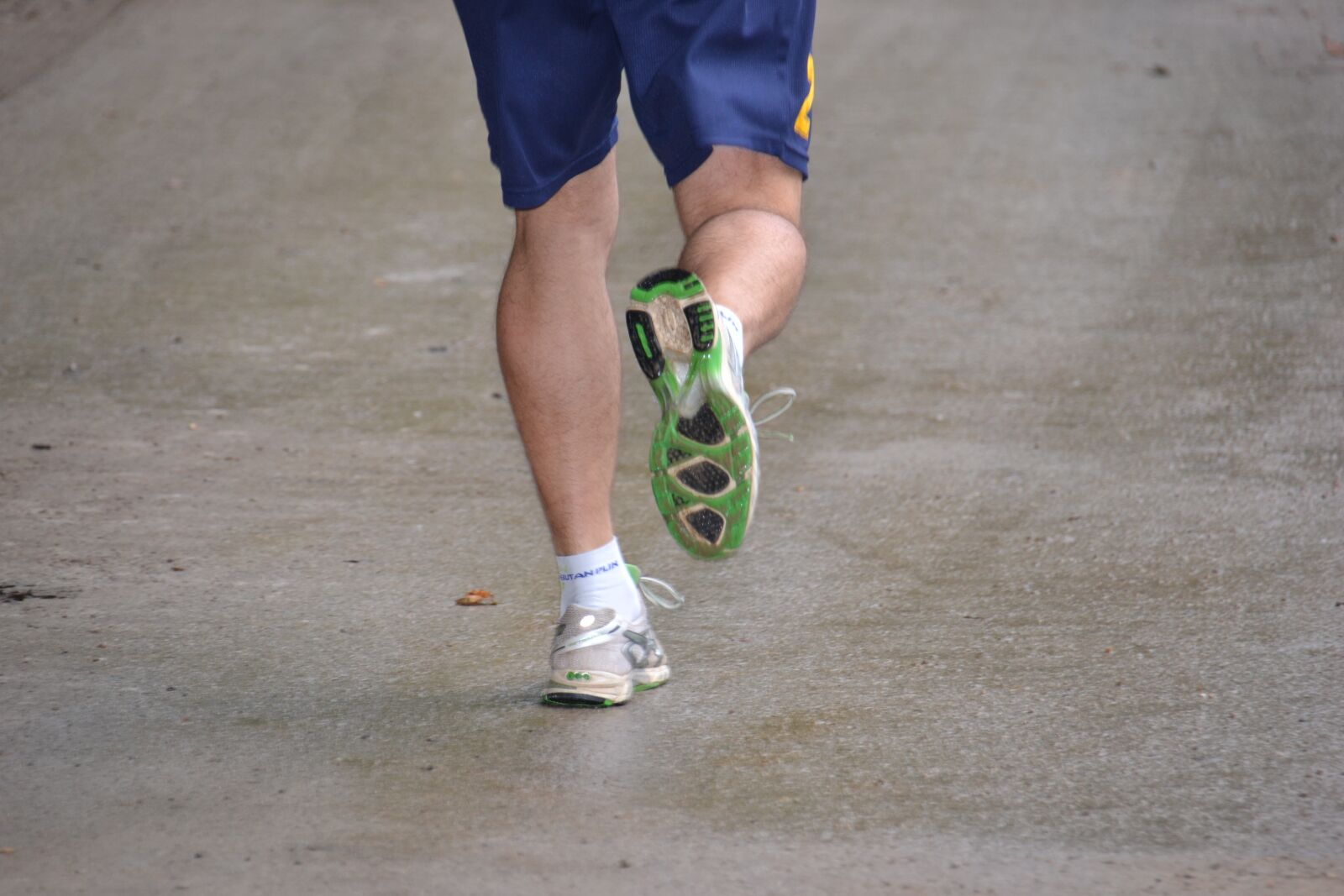 Nikon D3100 sample photo. Leg, running, trim photography