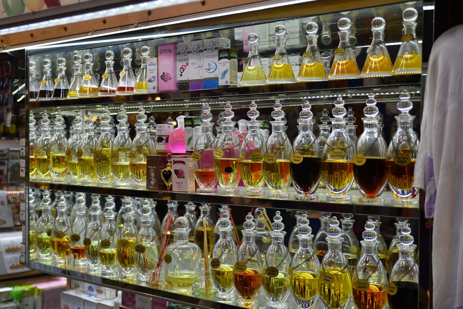 Nikon D610 sample photo. Perfume, shop, bazaar photography
