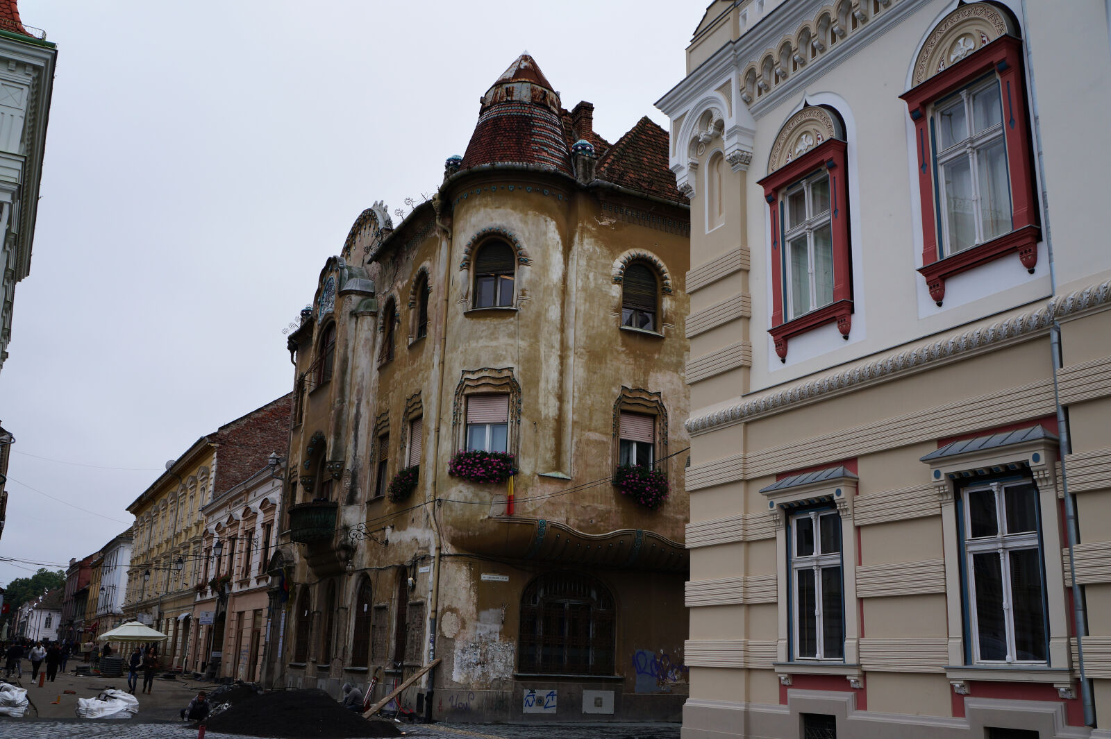 Sony Alpha a3000 + Sony E 18-55mm F3.5-5.6 OSS sample photo. Architecture, building, romania, timisoara photography