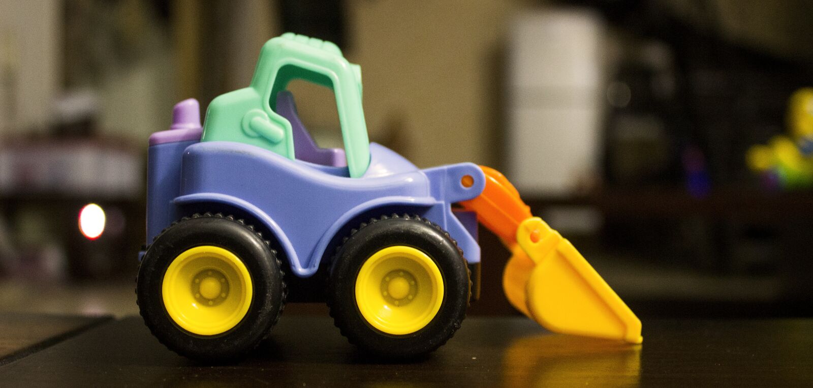 Canon EOS 600D (Rebel EOS T3i / EOS Kiss X5) sample photo. Toys, baby, excavator photography