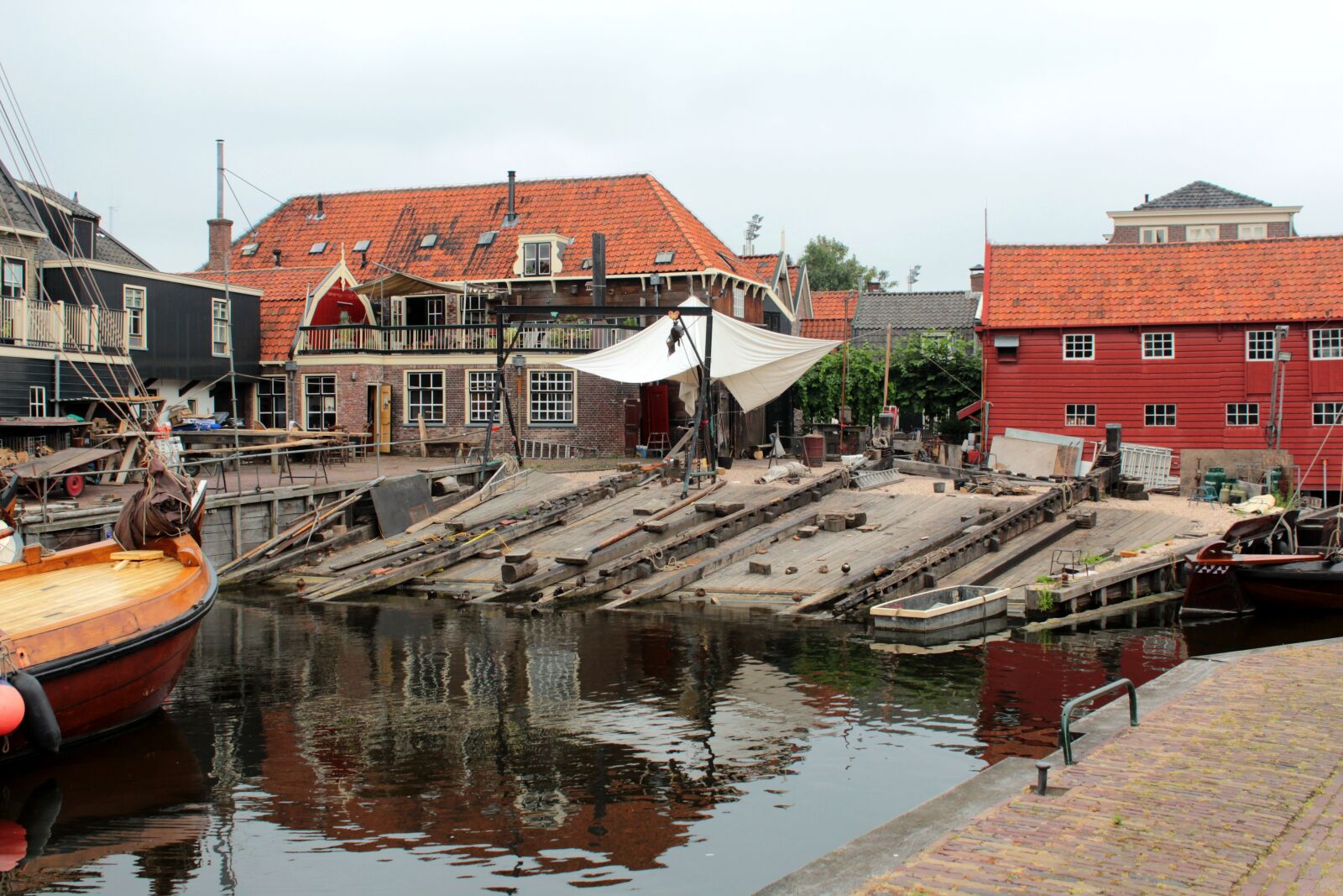 Canon EOS 600D (Rebel EOS T3i / EOS Kiss X5) sample photo. Spakenburg, fishing village, historical photography