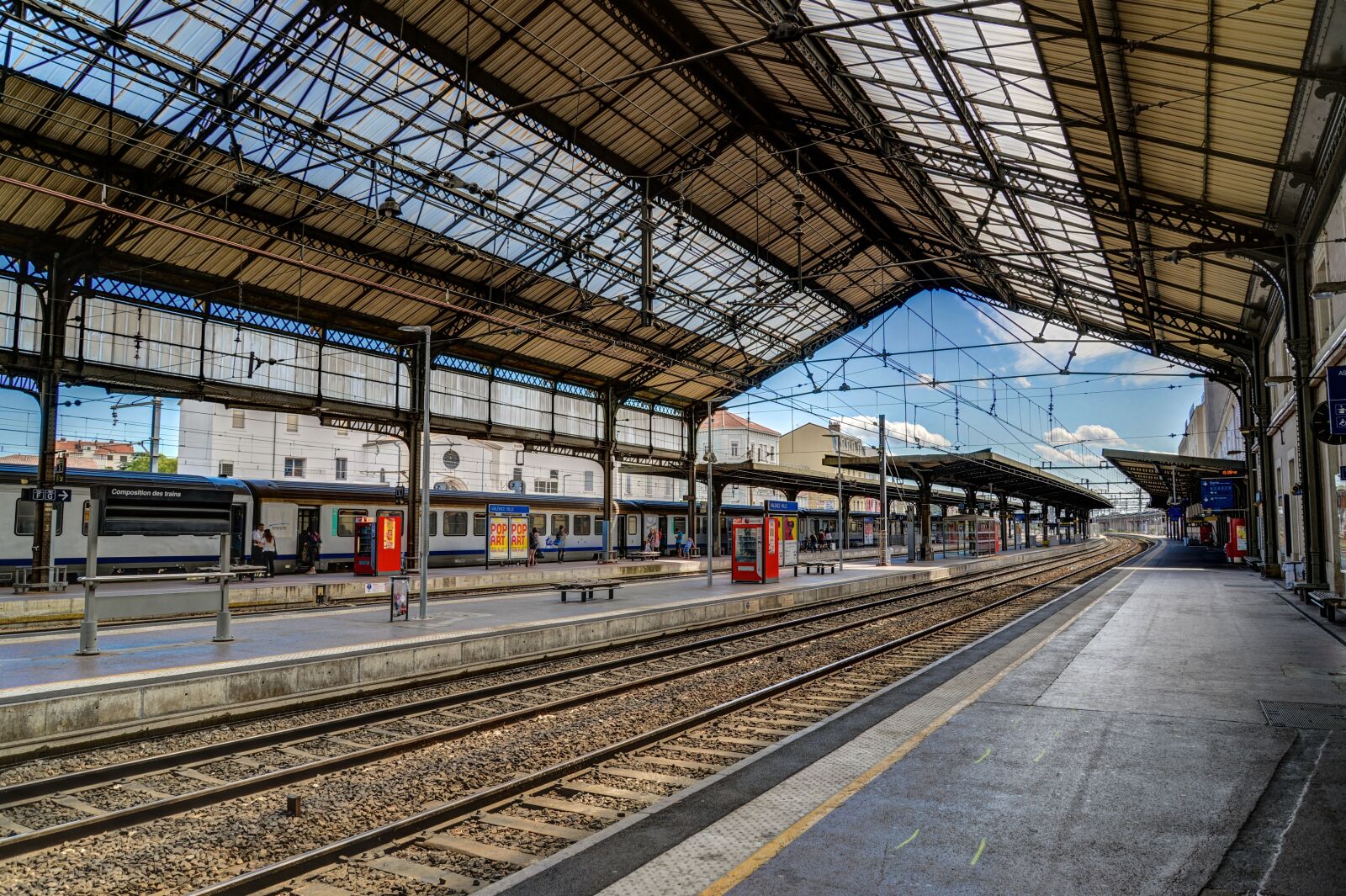 Nikon D610 sample photo. Valence, train, station photography