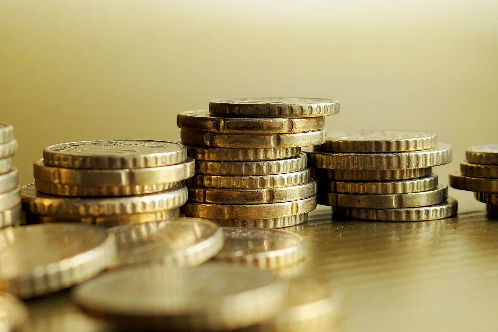 Panasonic Lumix DMC-LX10 (Lumix DMC-LX15) sample photo. Golden, loose change, euro photography