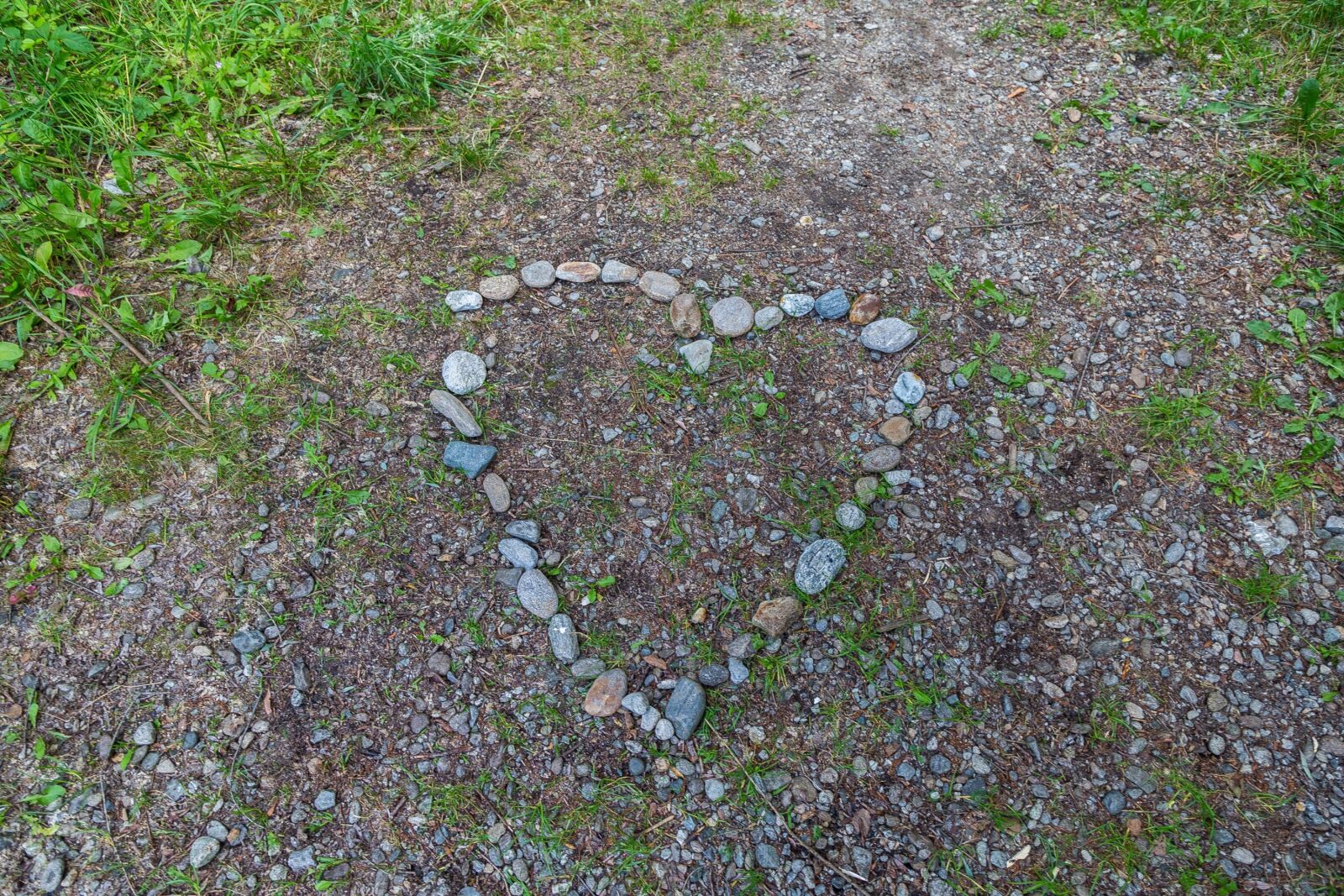 Canon EOS 6D + Canon EF 24-105mm F4L IS USM sample photo. Country style, stones, heart photography