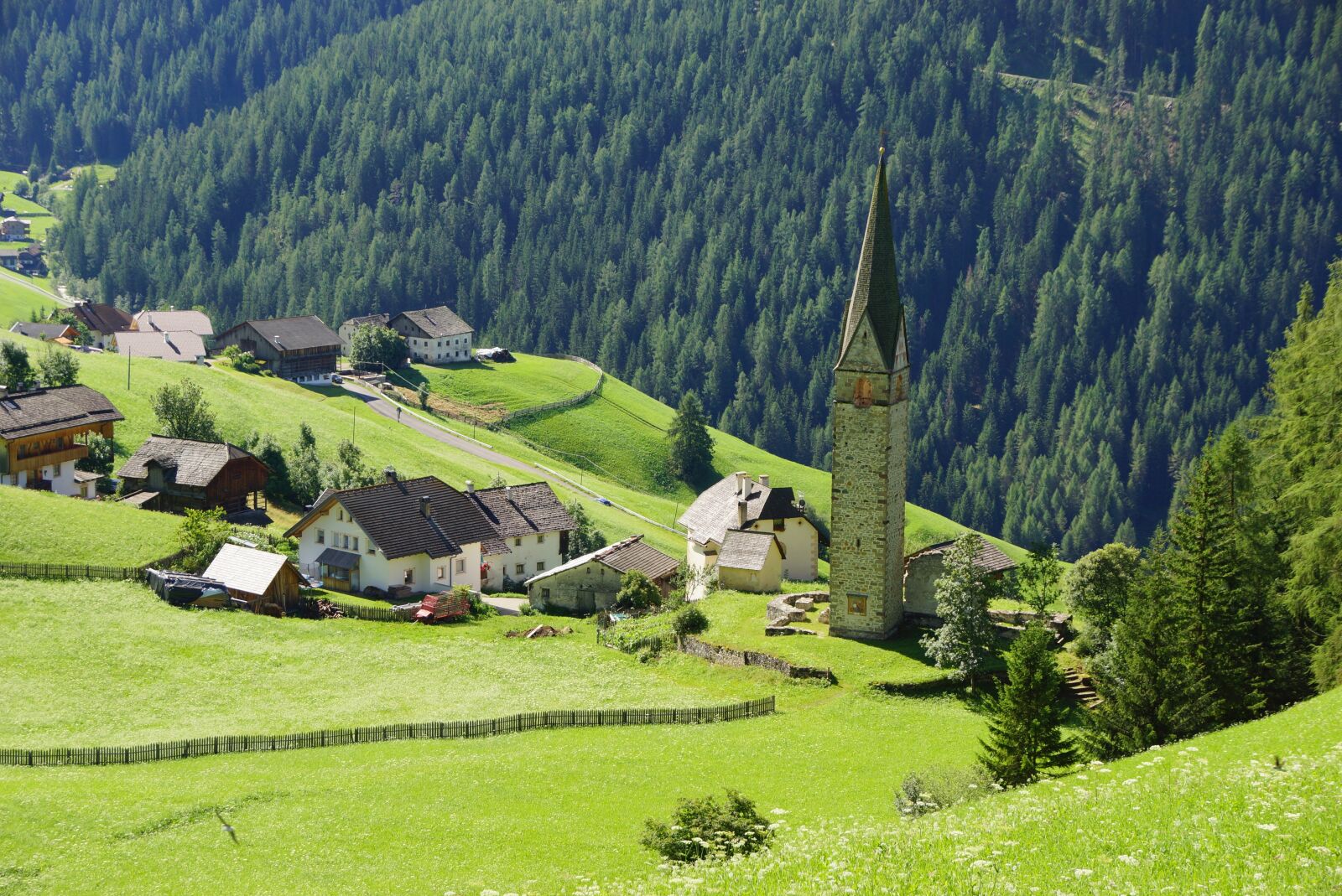 Sony DT 18-250mm F3.5-6.3 sample photo. Dolomites, la val, south photography